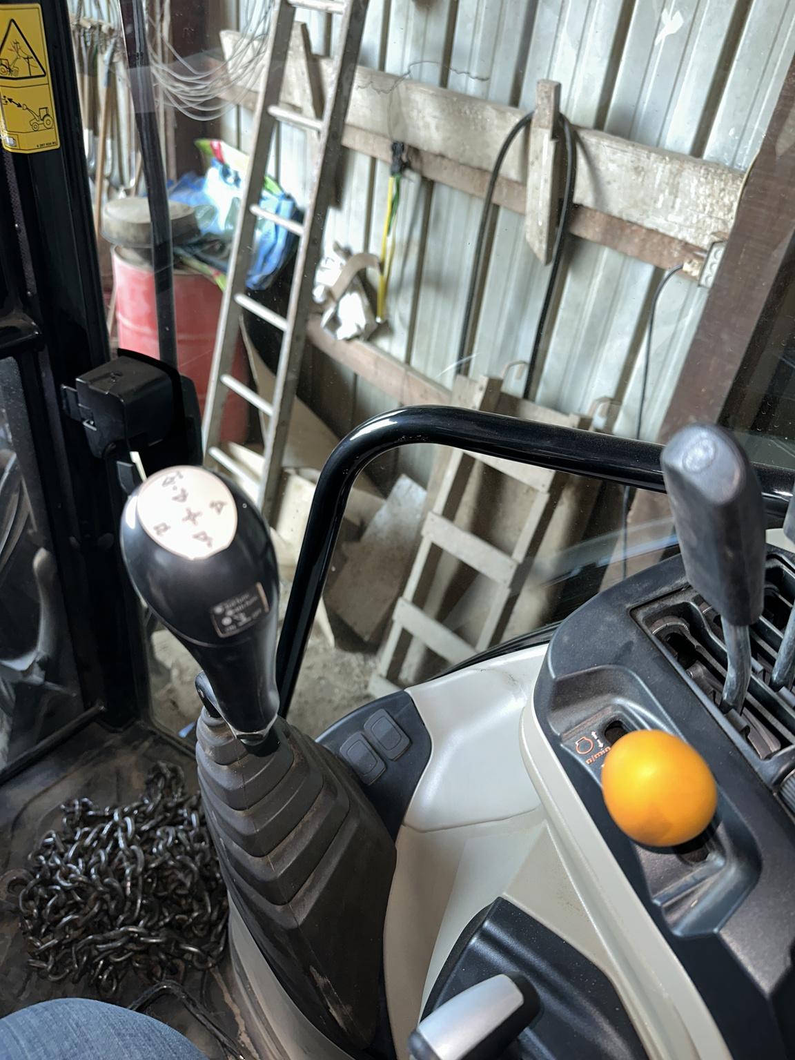 2023 Massey Ferguson 5711 Dyna4 Image