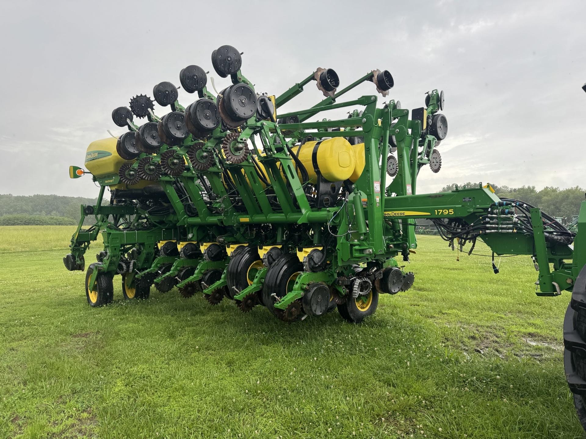 2015 John Deere 1795 Image