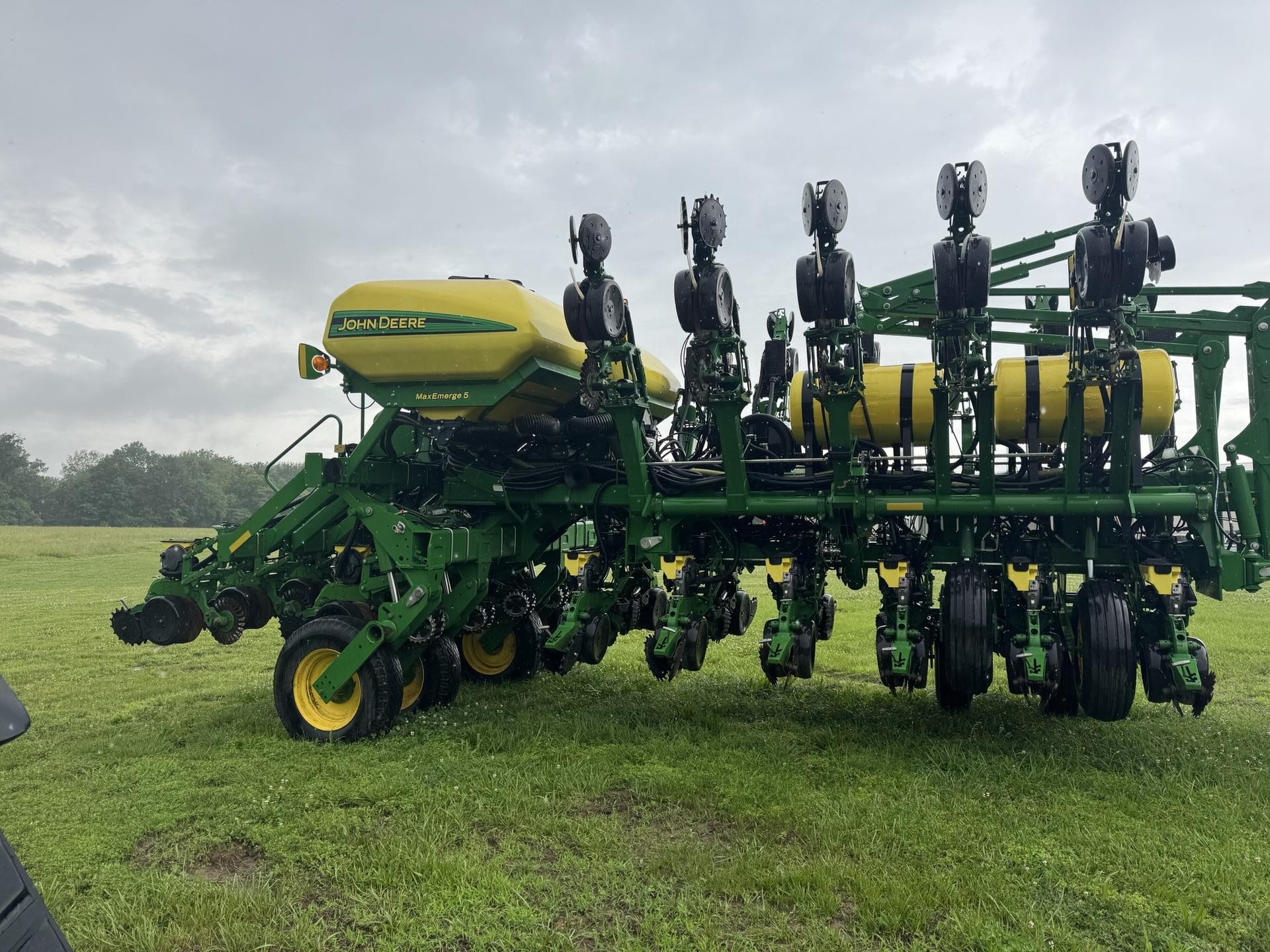 2015 John Deere 1795 Image