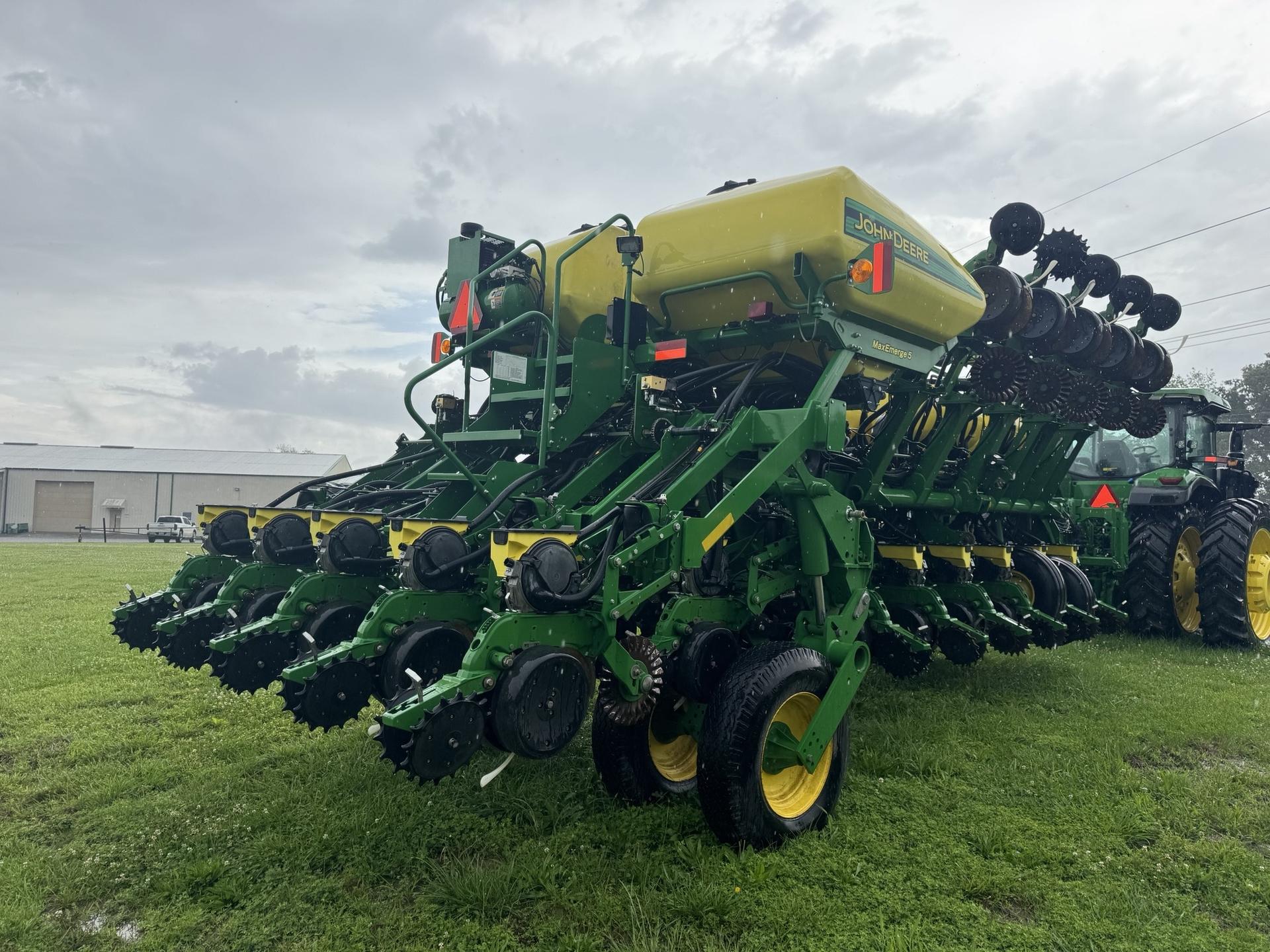 2015 John Deere 1795 Image