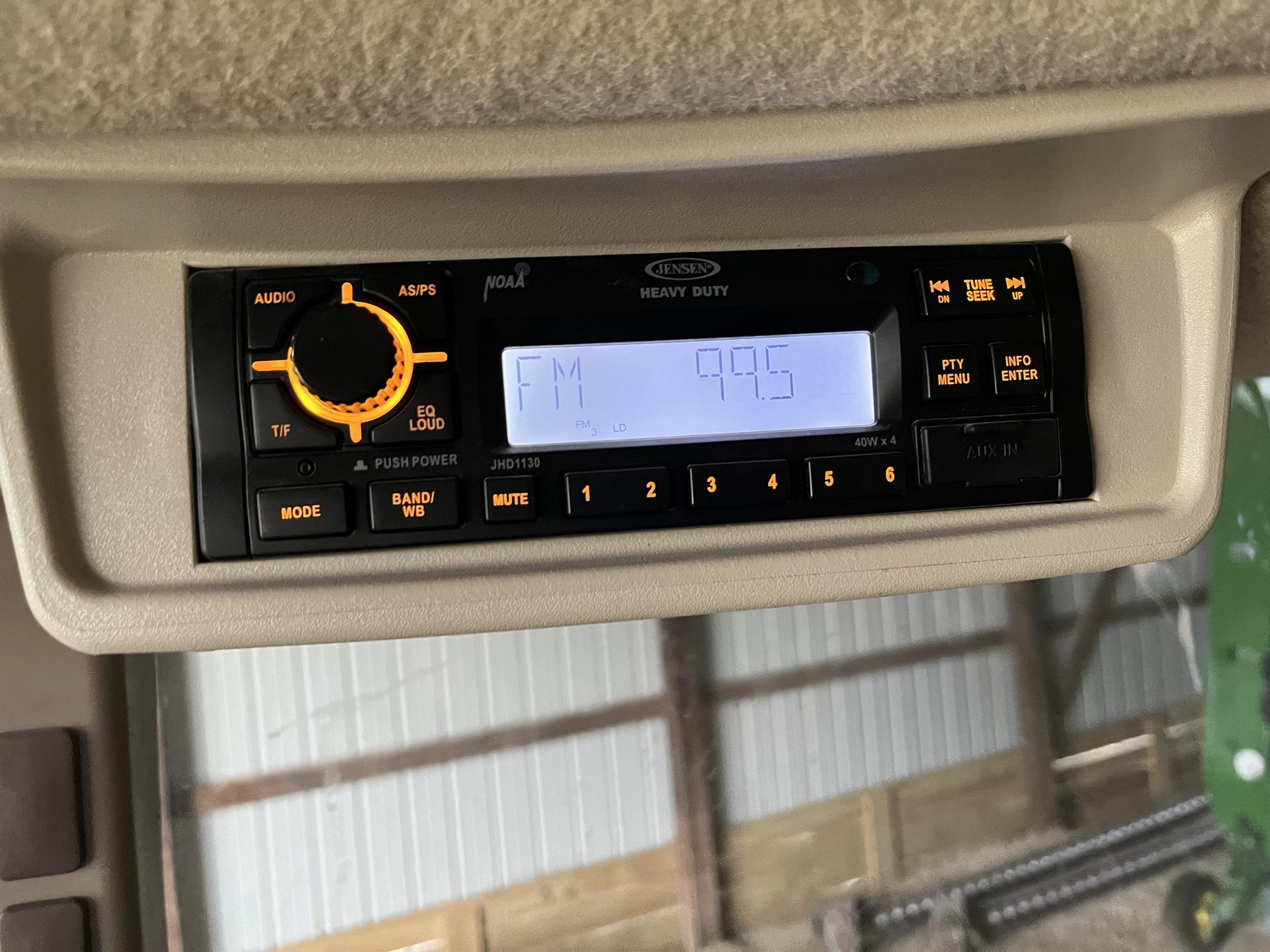 2023 John Deere 6135E Image
