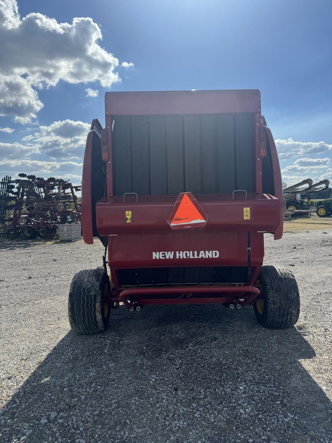2017 New Holland Rollbelt 560 Image