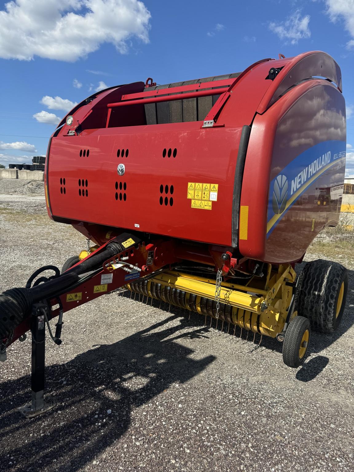 2017 New Holland Rollbelt 560 Image