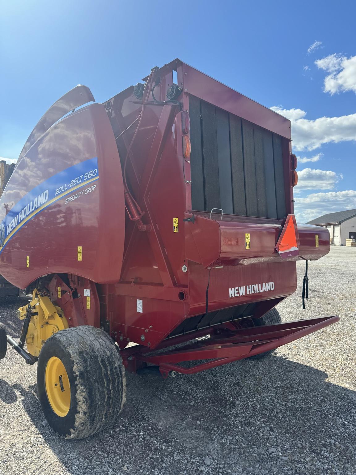 2017 New Holland Rollbelt 560 Image