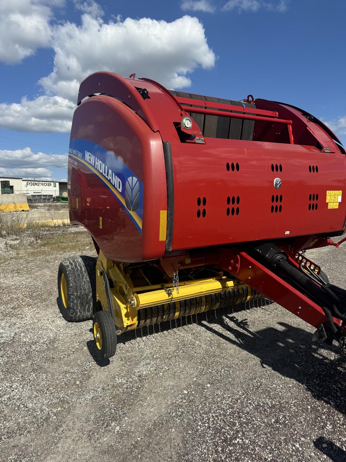 2017 New Holland Rollbelt 560 Image