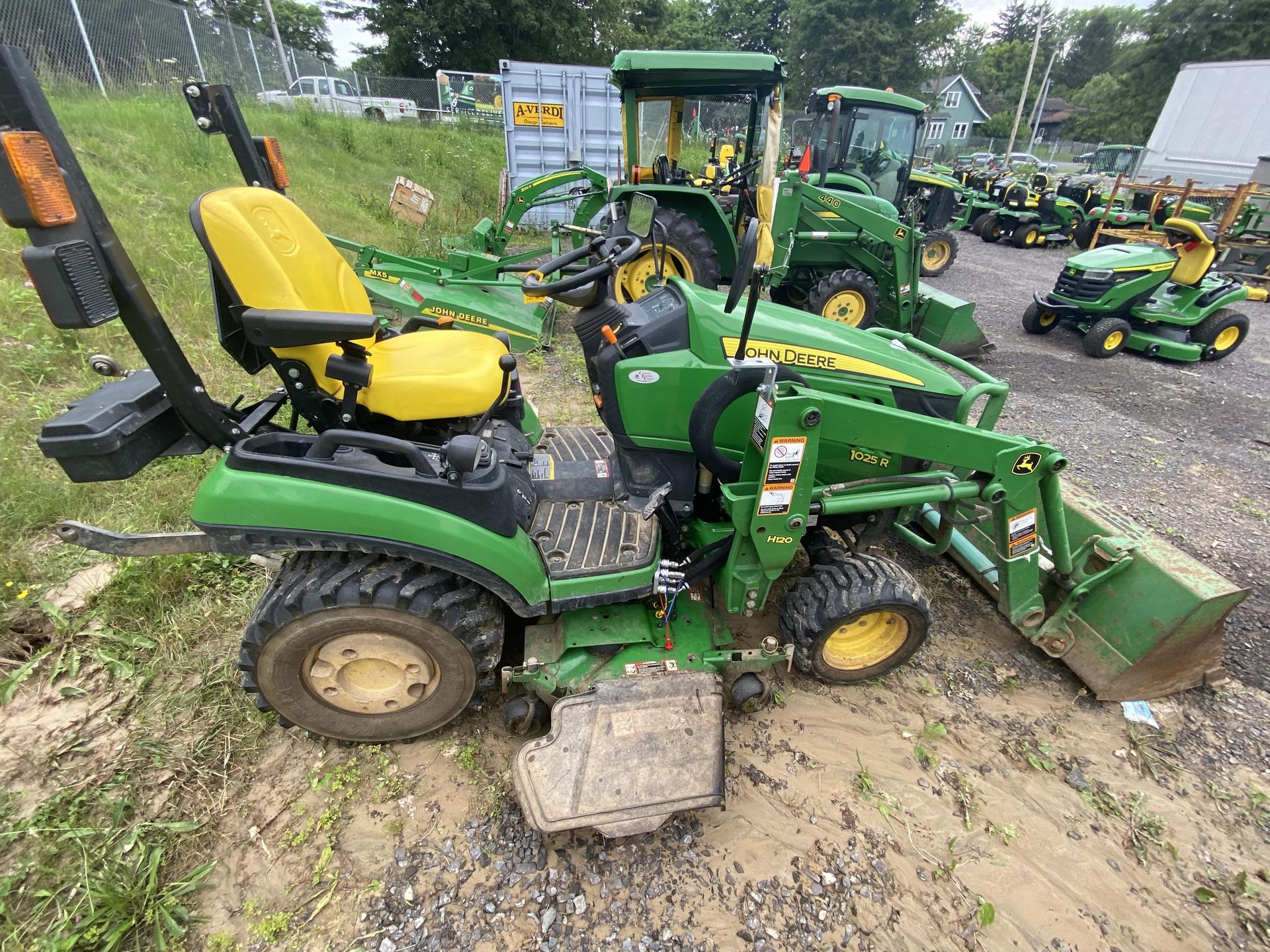 2019 John Deere 1025R Image
