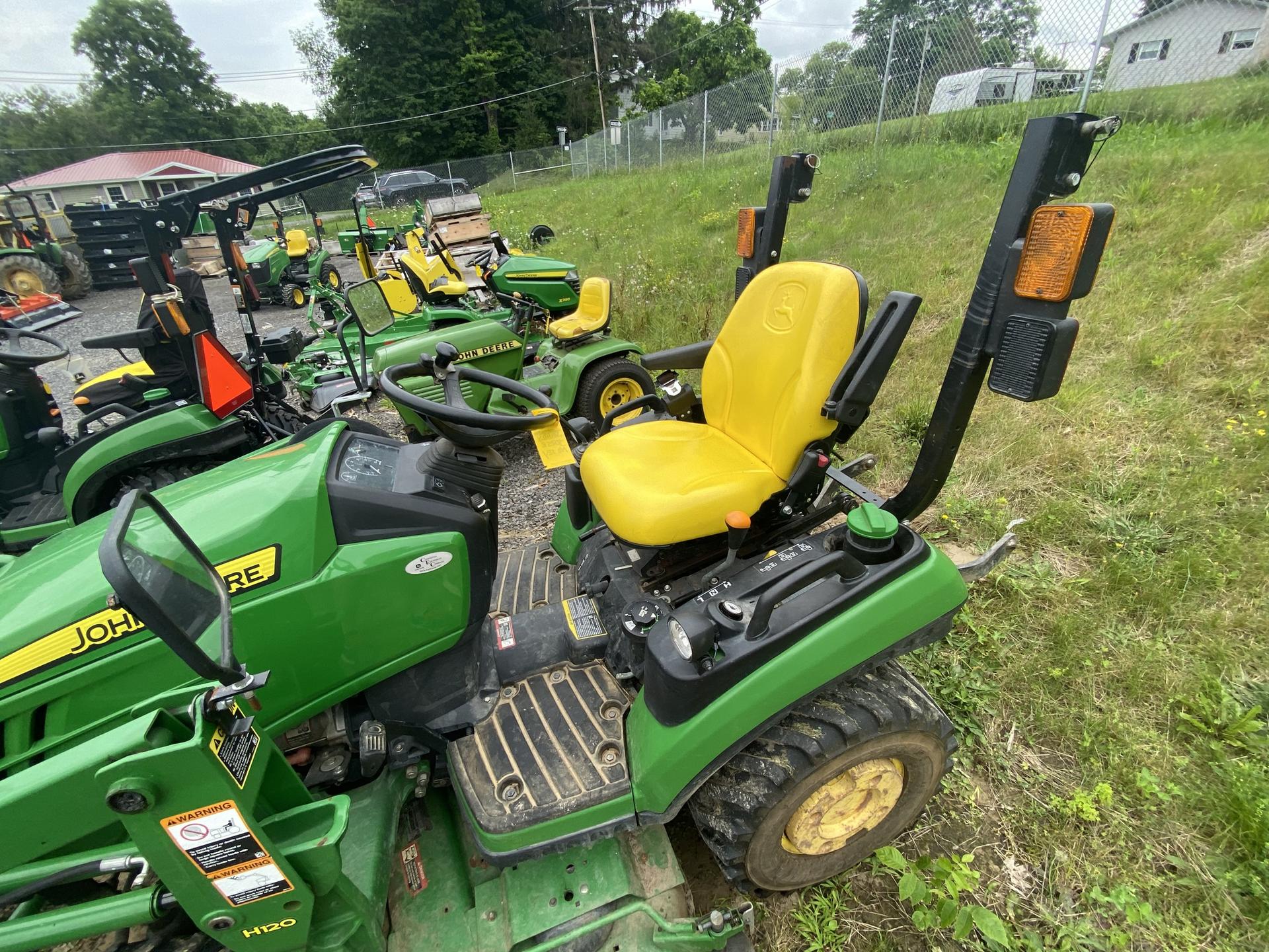 2019 John Deere 1025R Image