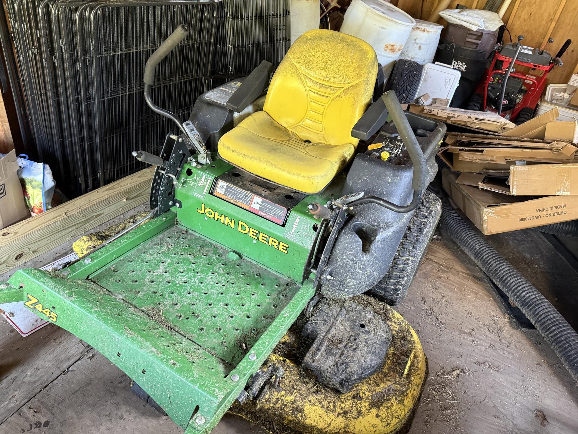 2009 John Deere Z445 Image