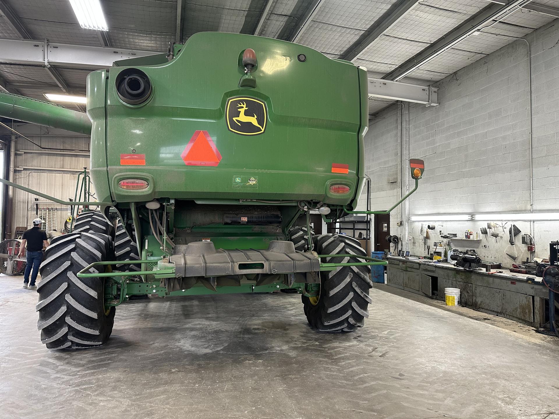 2014 John Deere S680 Image