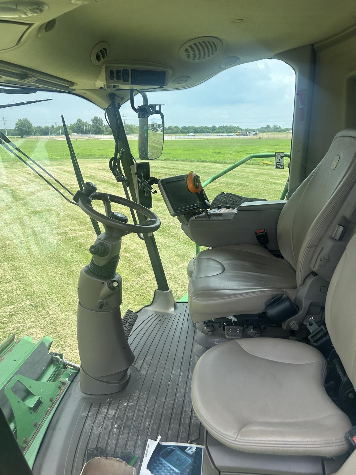 2014 John Deere S680 Image