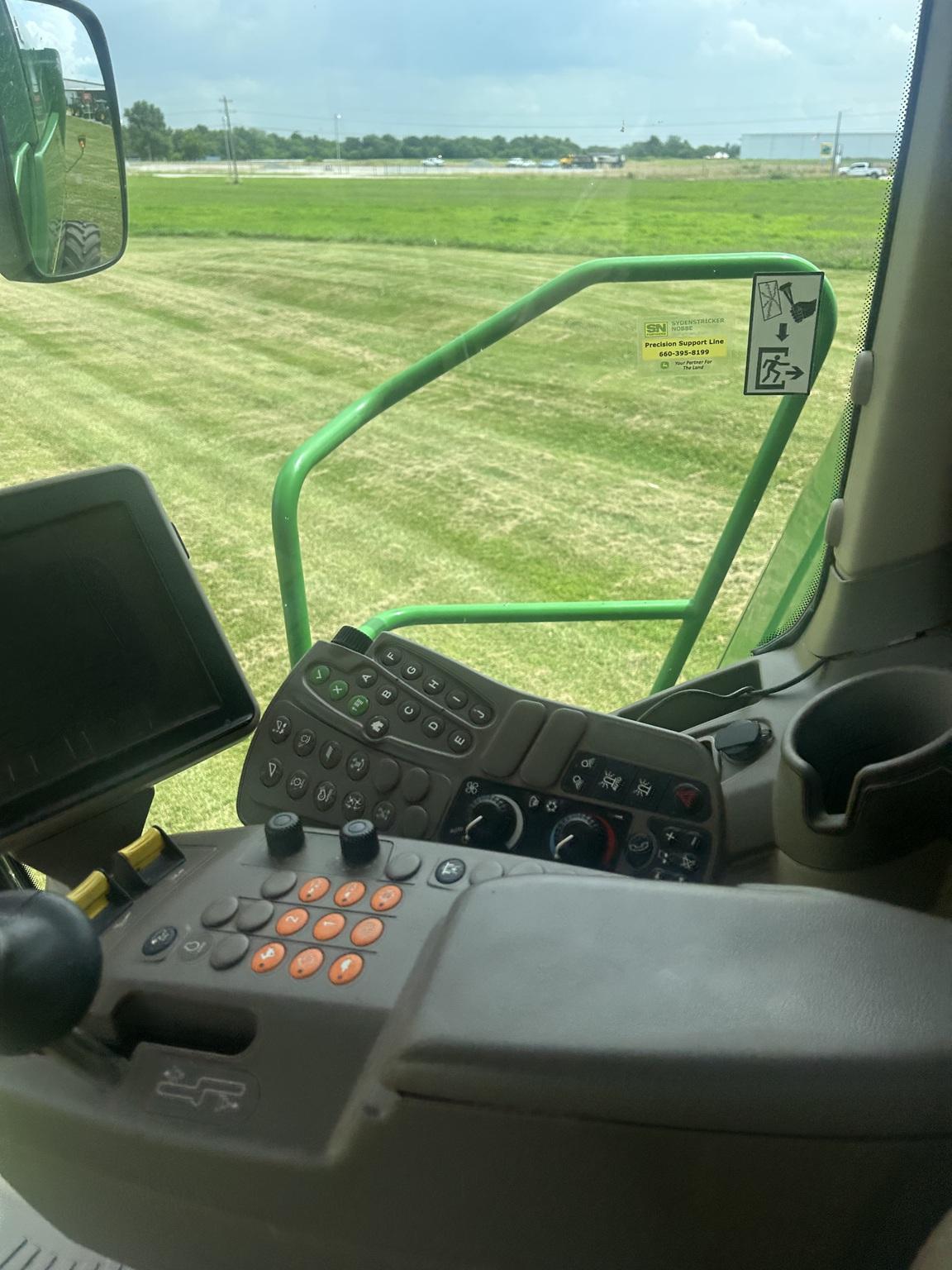 2014 John Deere S680 Image