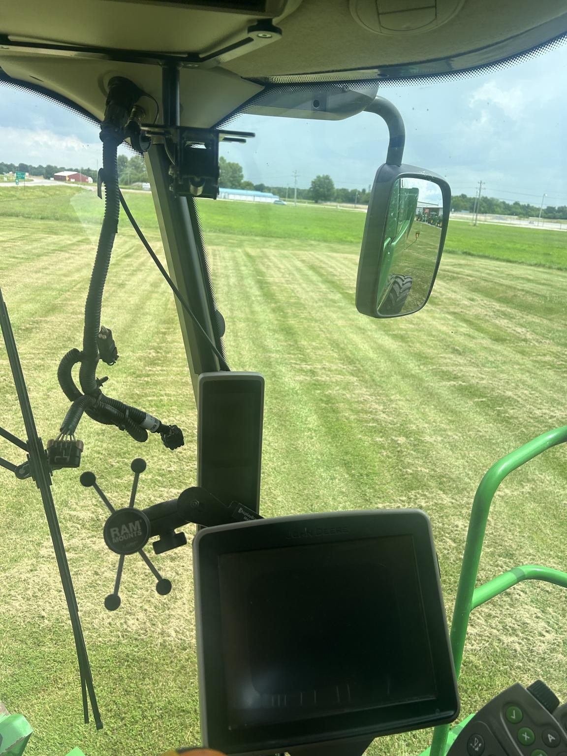 2014 John Deere S680 Image