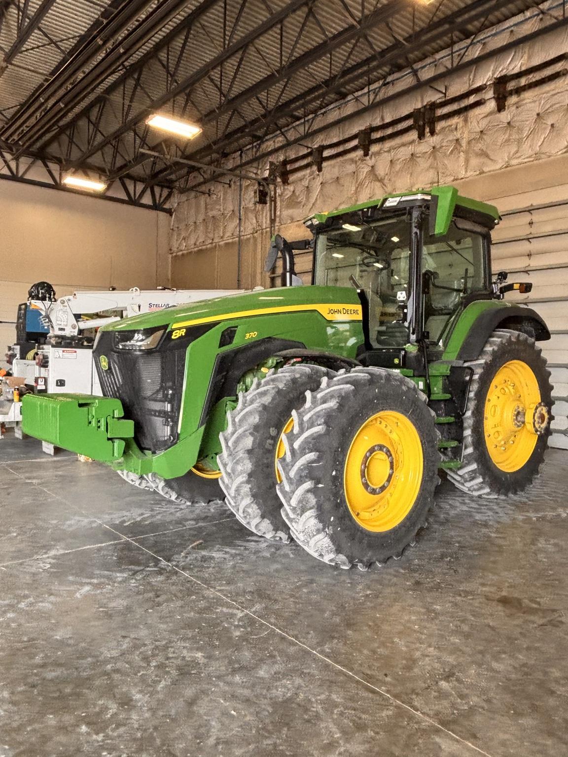 2024 John Deere 8R 370 Image