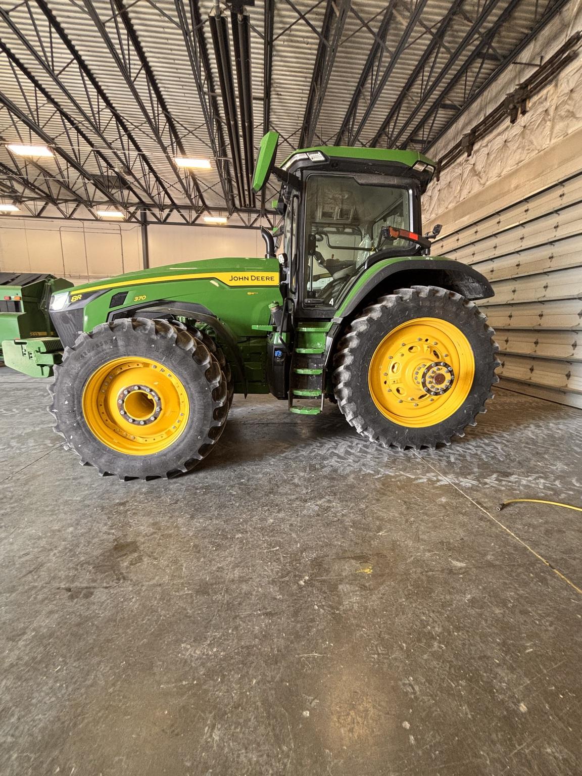 2024 John Deere 8R 370 Image