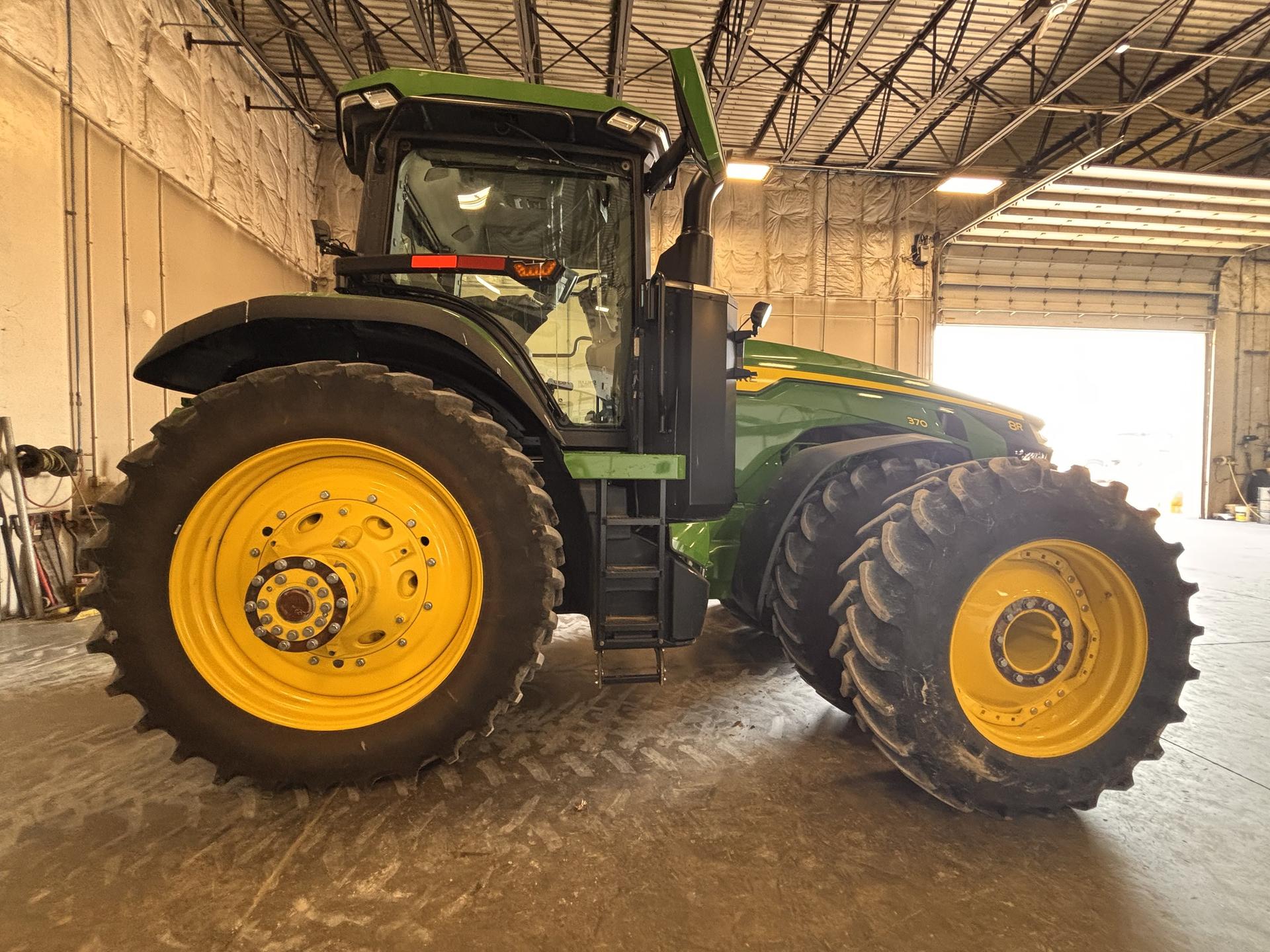 2024 John Deere 8R 370 Image