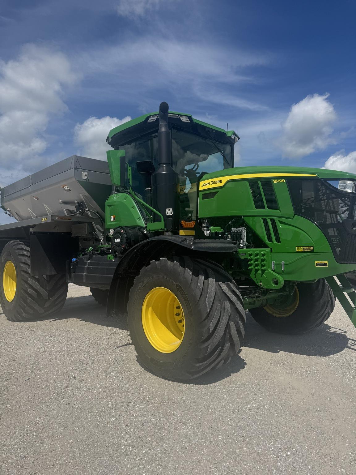 2024 John Deere 800R Image
