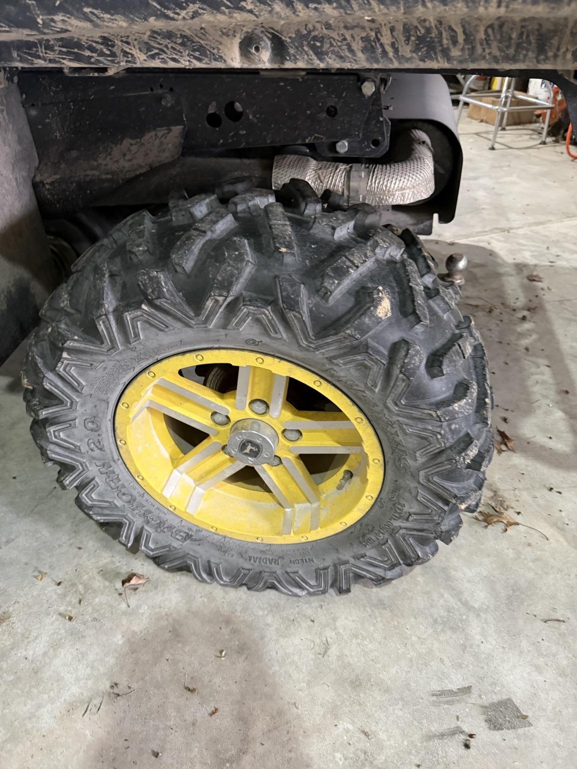 2013 John Deere XUV 825I GREEN Image