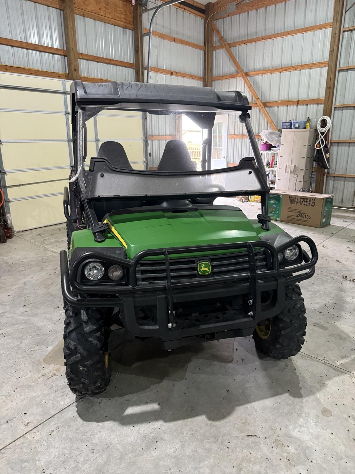 2013 John Deere XUV 825I GREEN Image