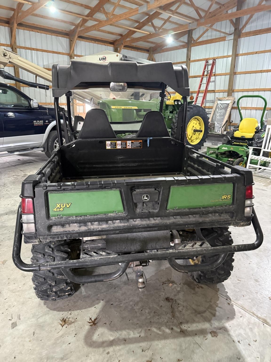 2013 John Deere XUV 825I GREEN Image