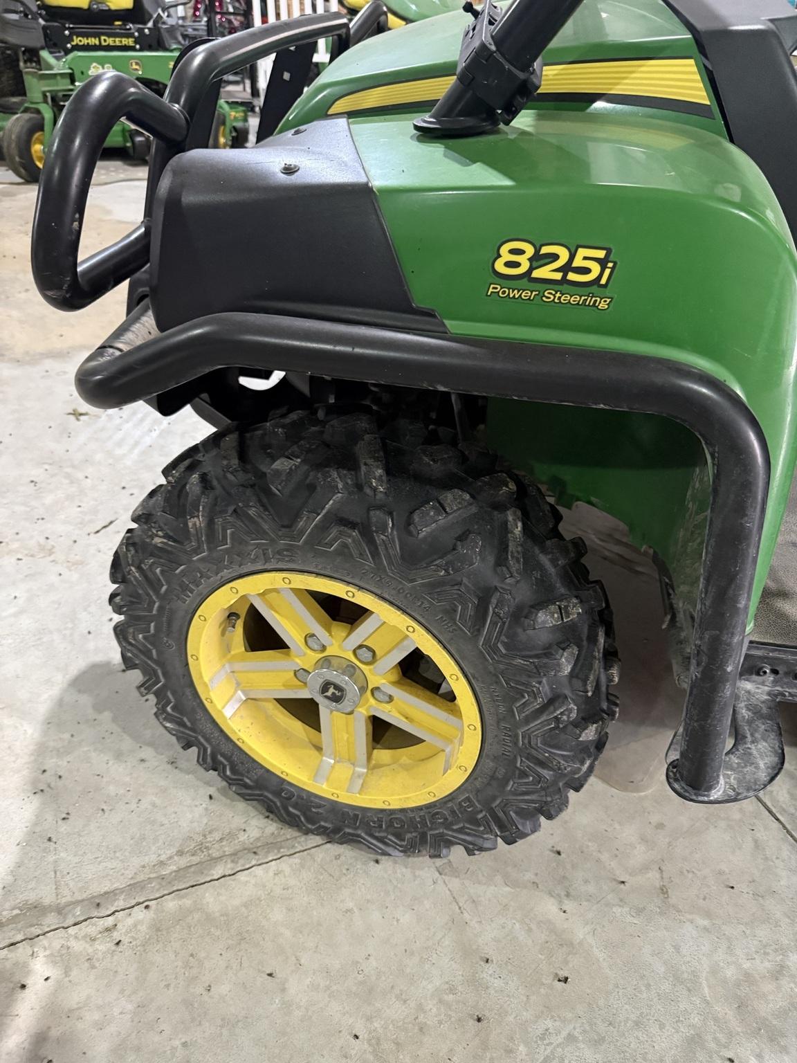2013 John Deere XUV 825I GREEN Image