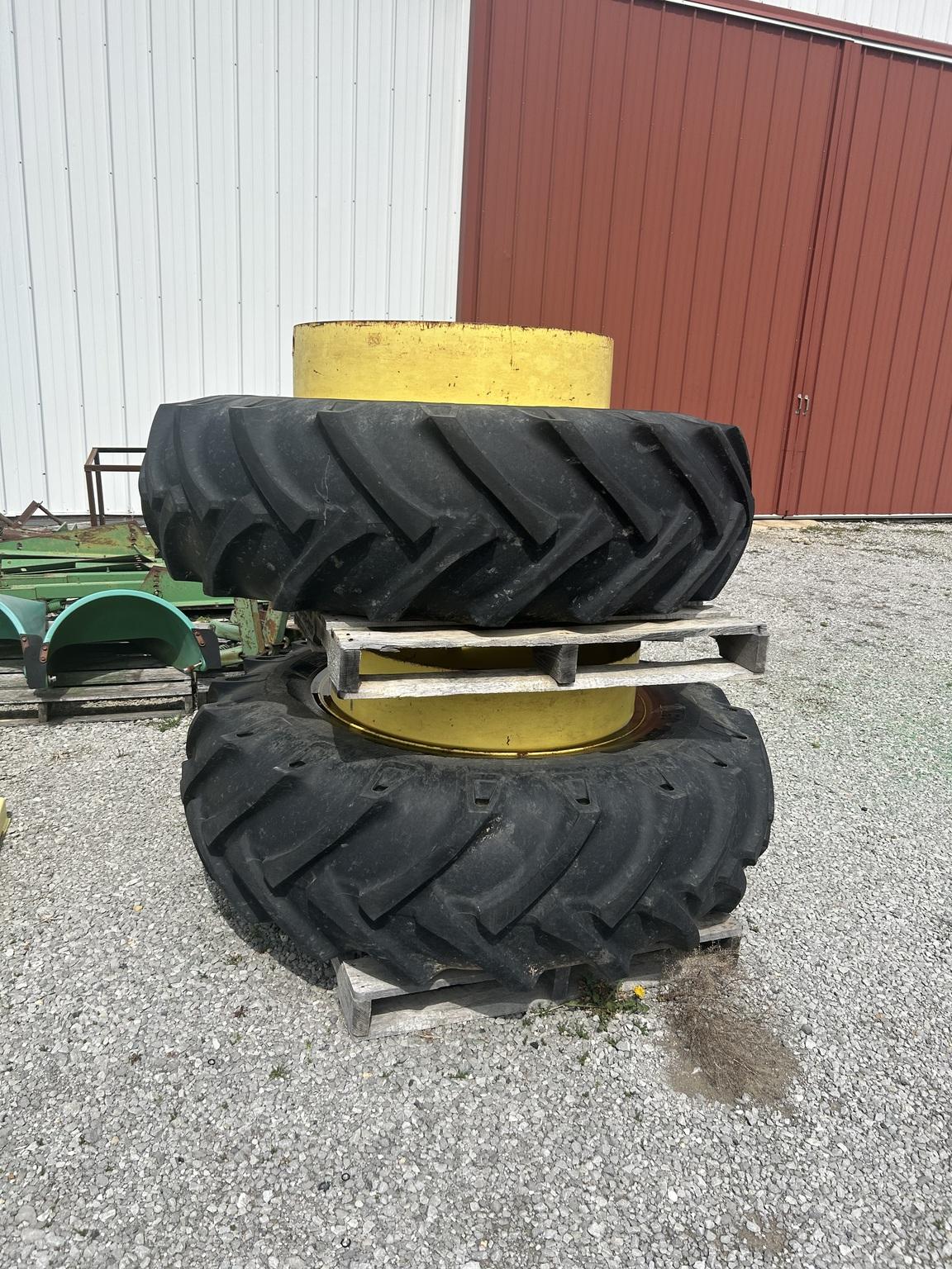 2016 John Deere 6120M Image