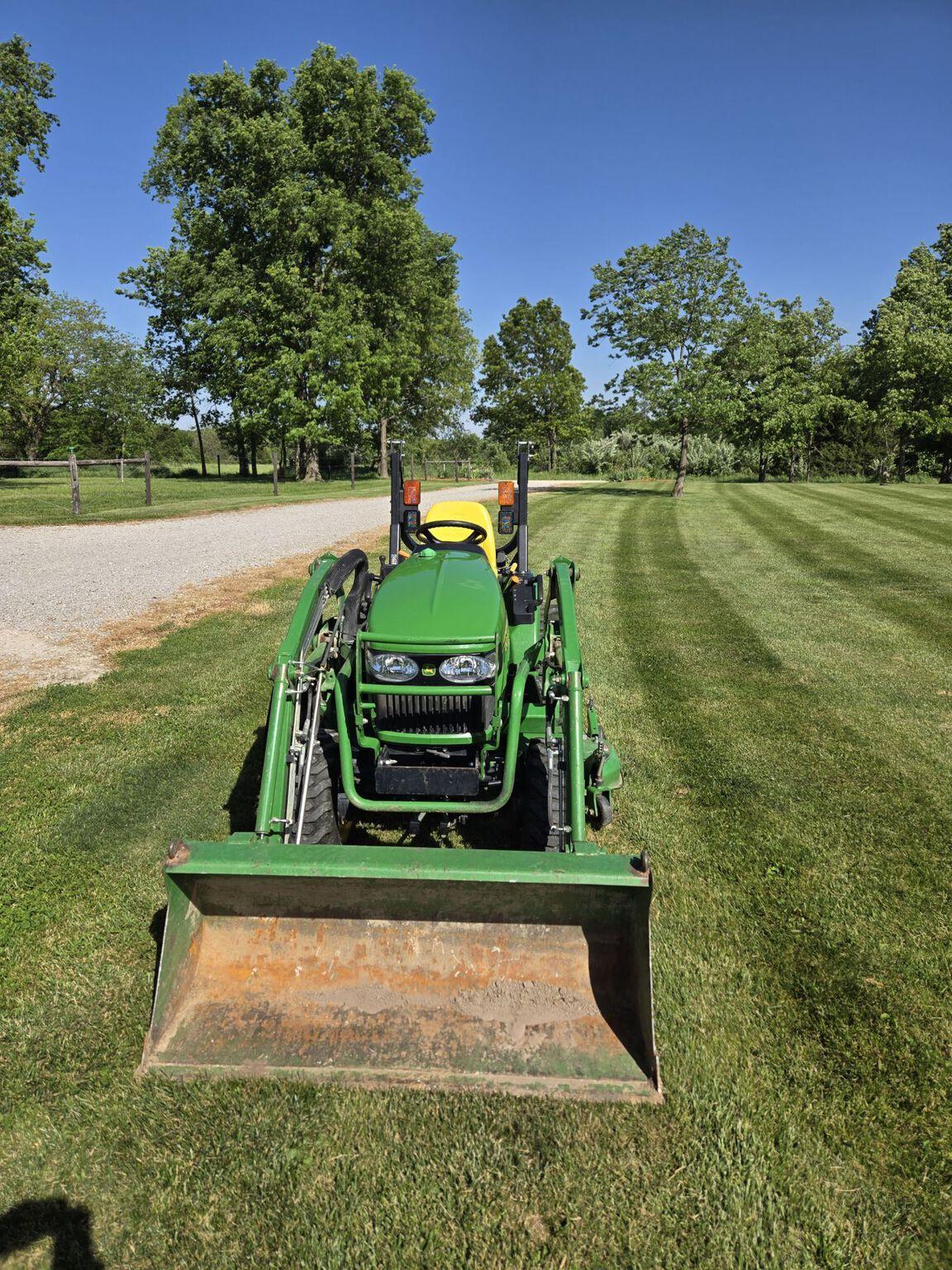 2015 John Deere 2025R Image