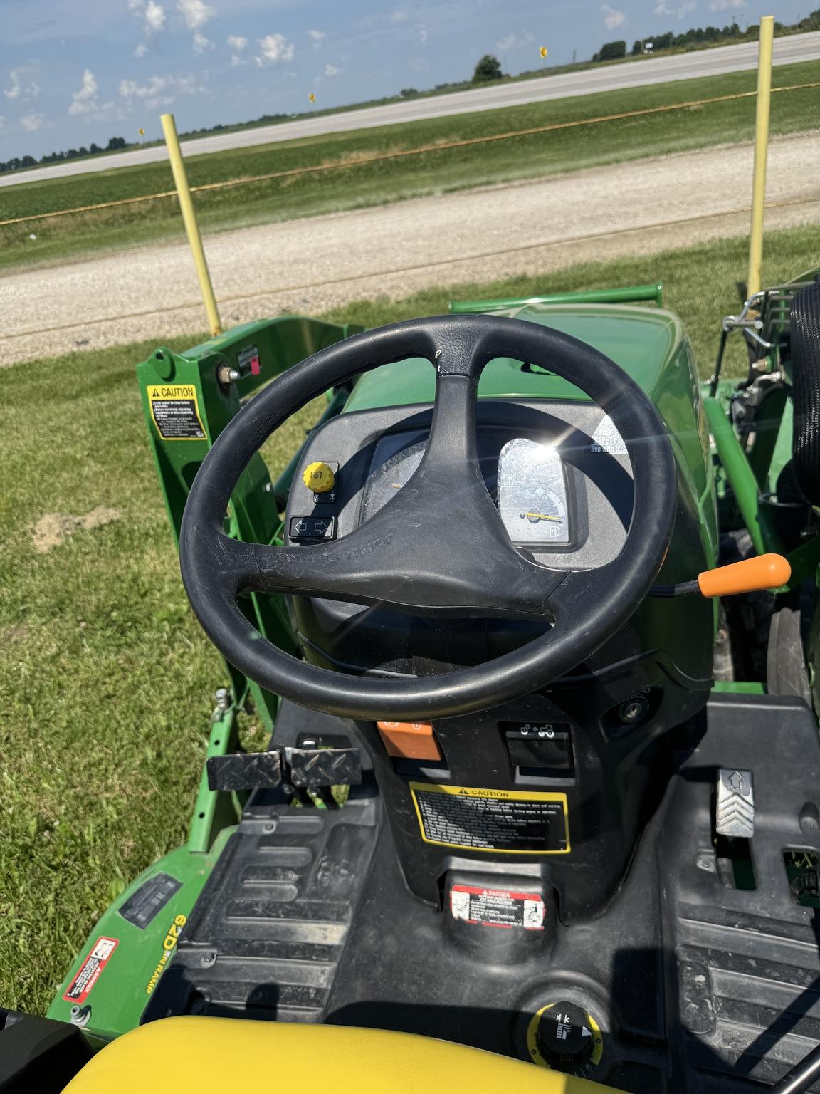 2015 John Deere 2025R Image