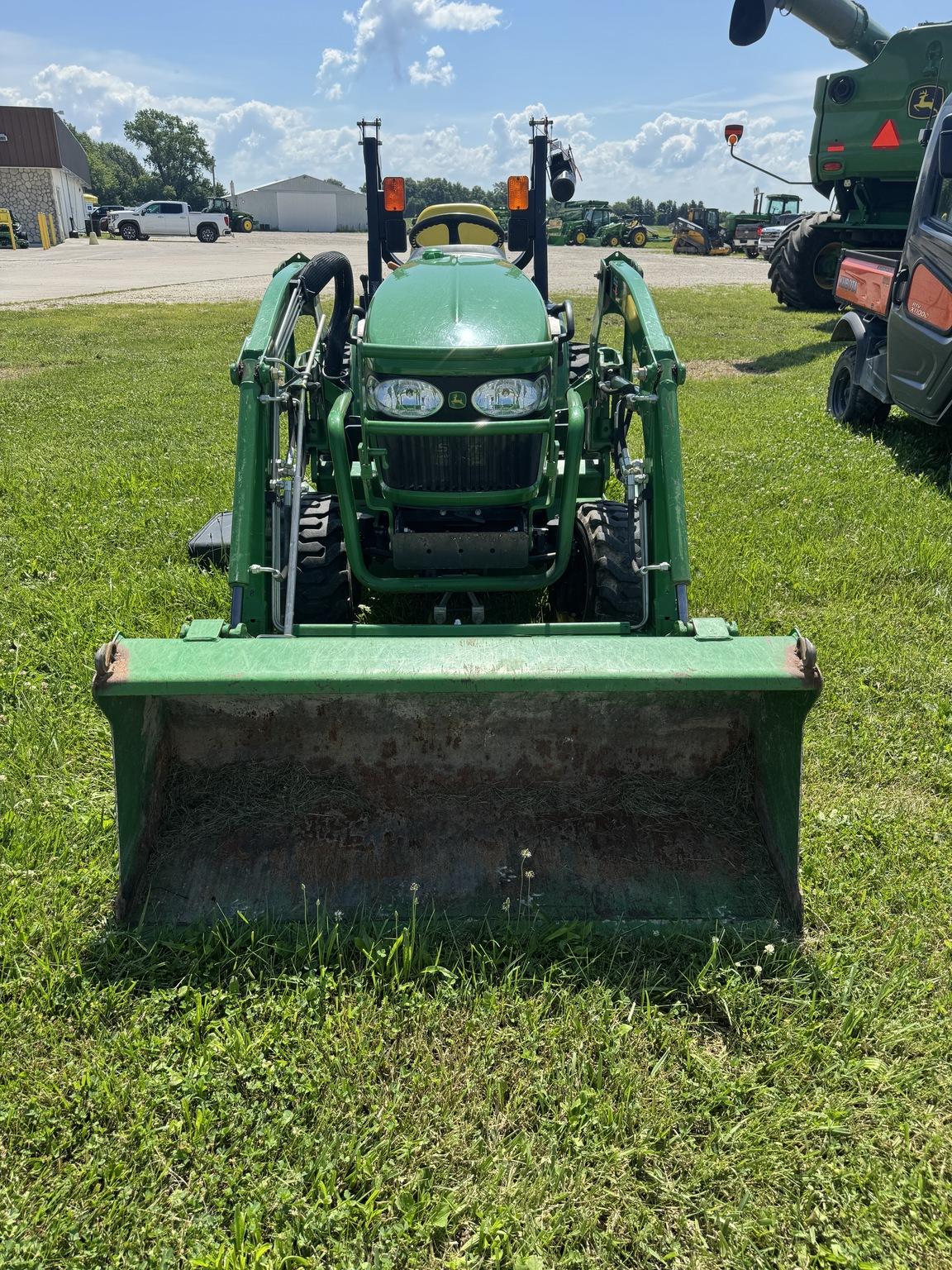 2015 John Deere 2025R Image