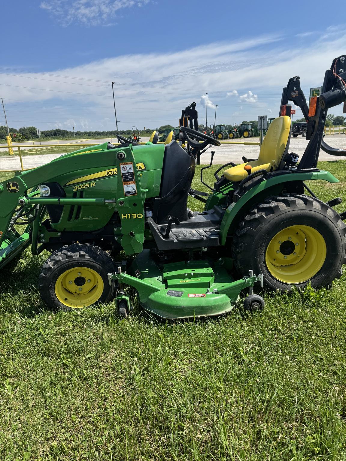 2015 John Deere 2025R Image