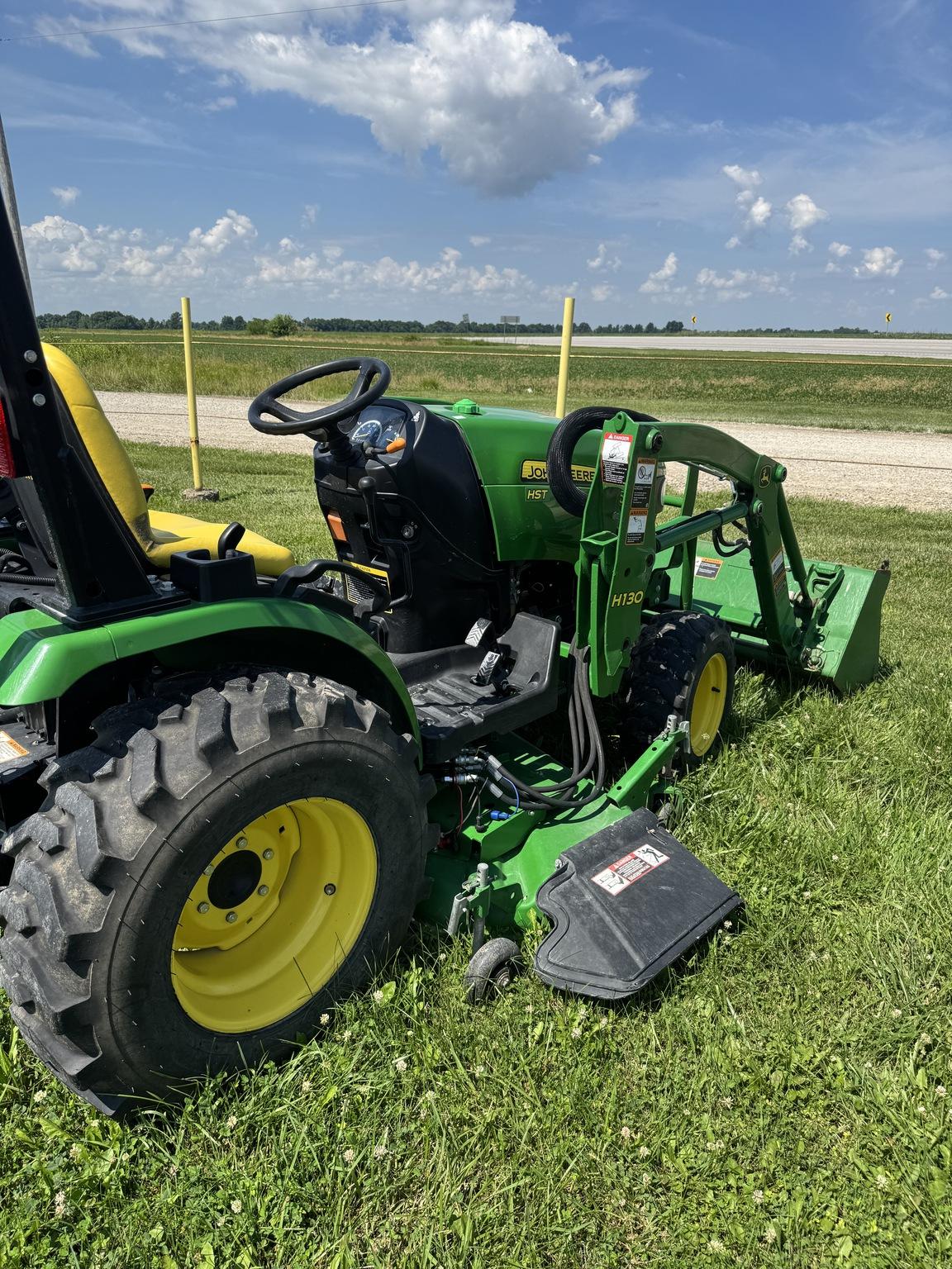 2015 John Deere 2025R Image