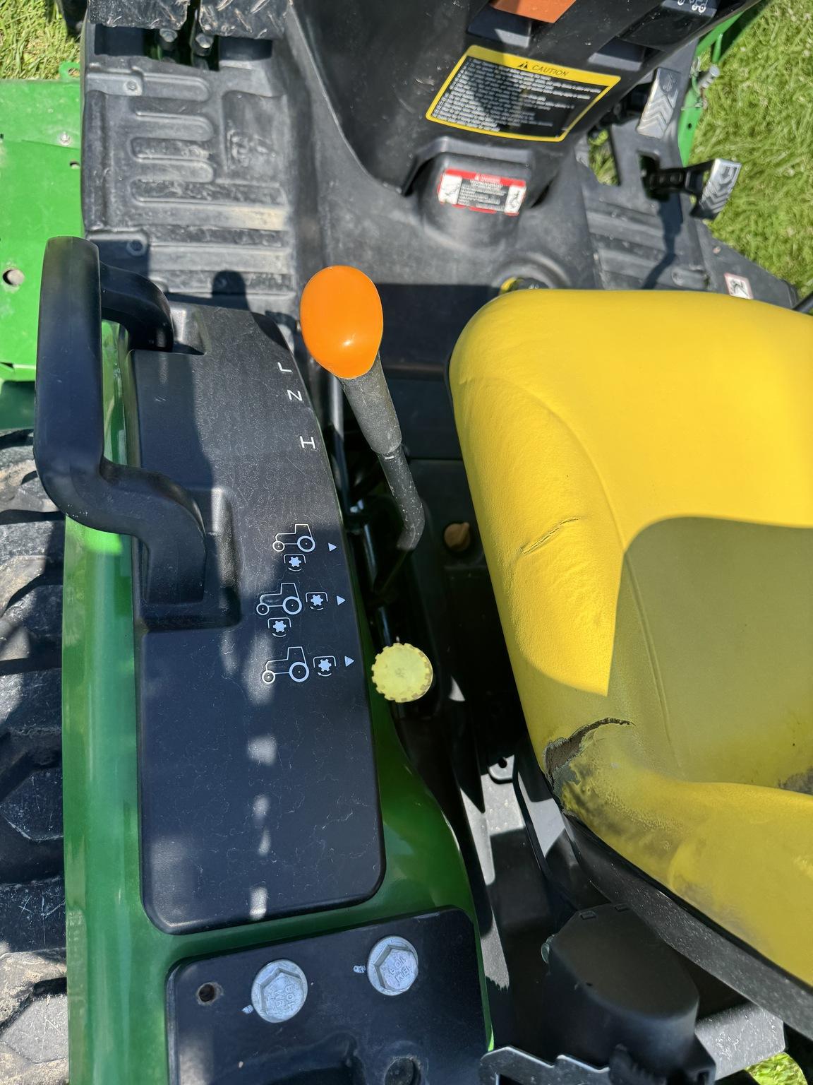 2015 John Deere 2025R Image