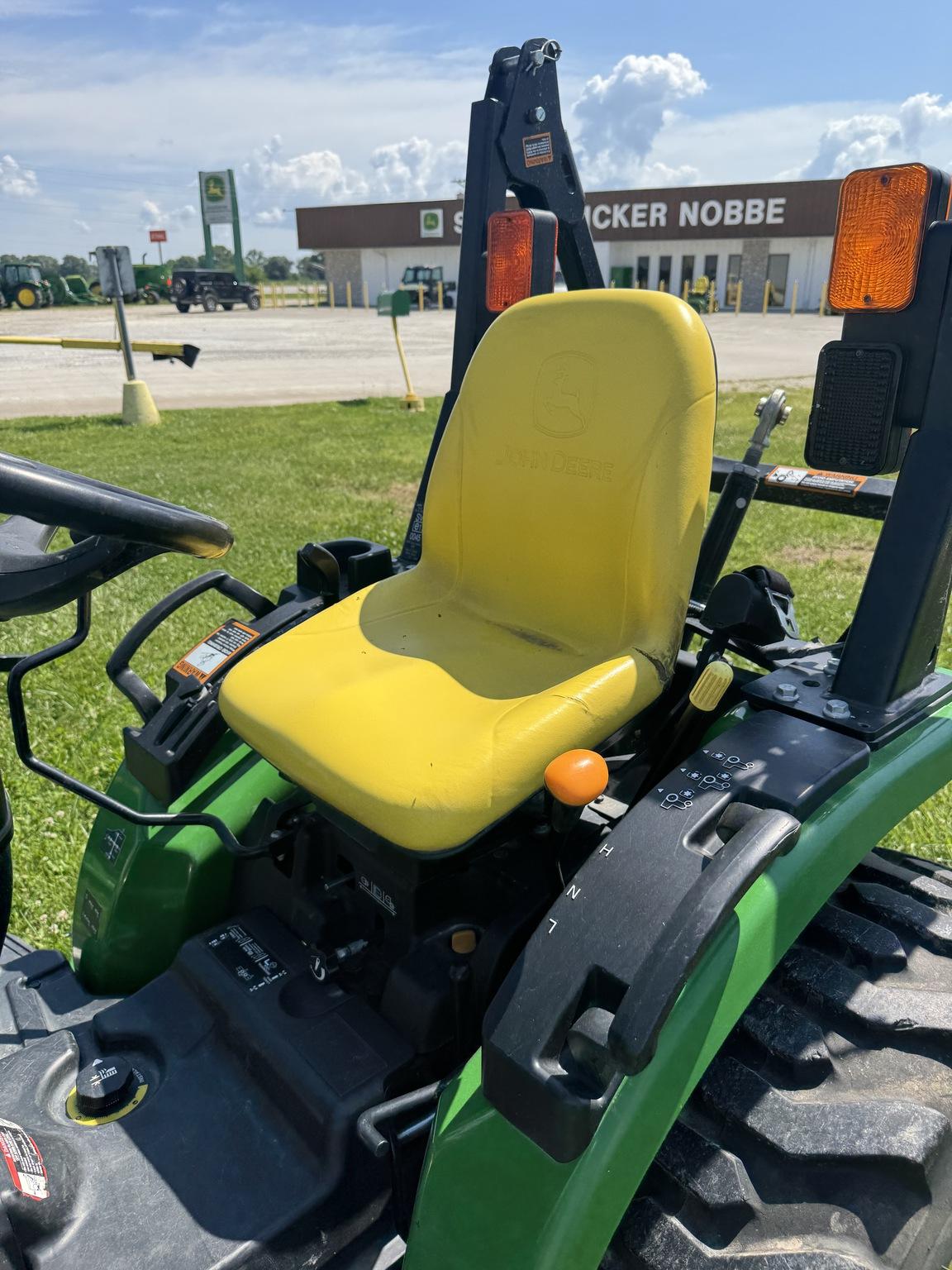 2015 John Deere 2025R Image