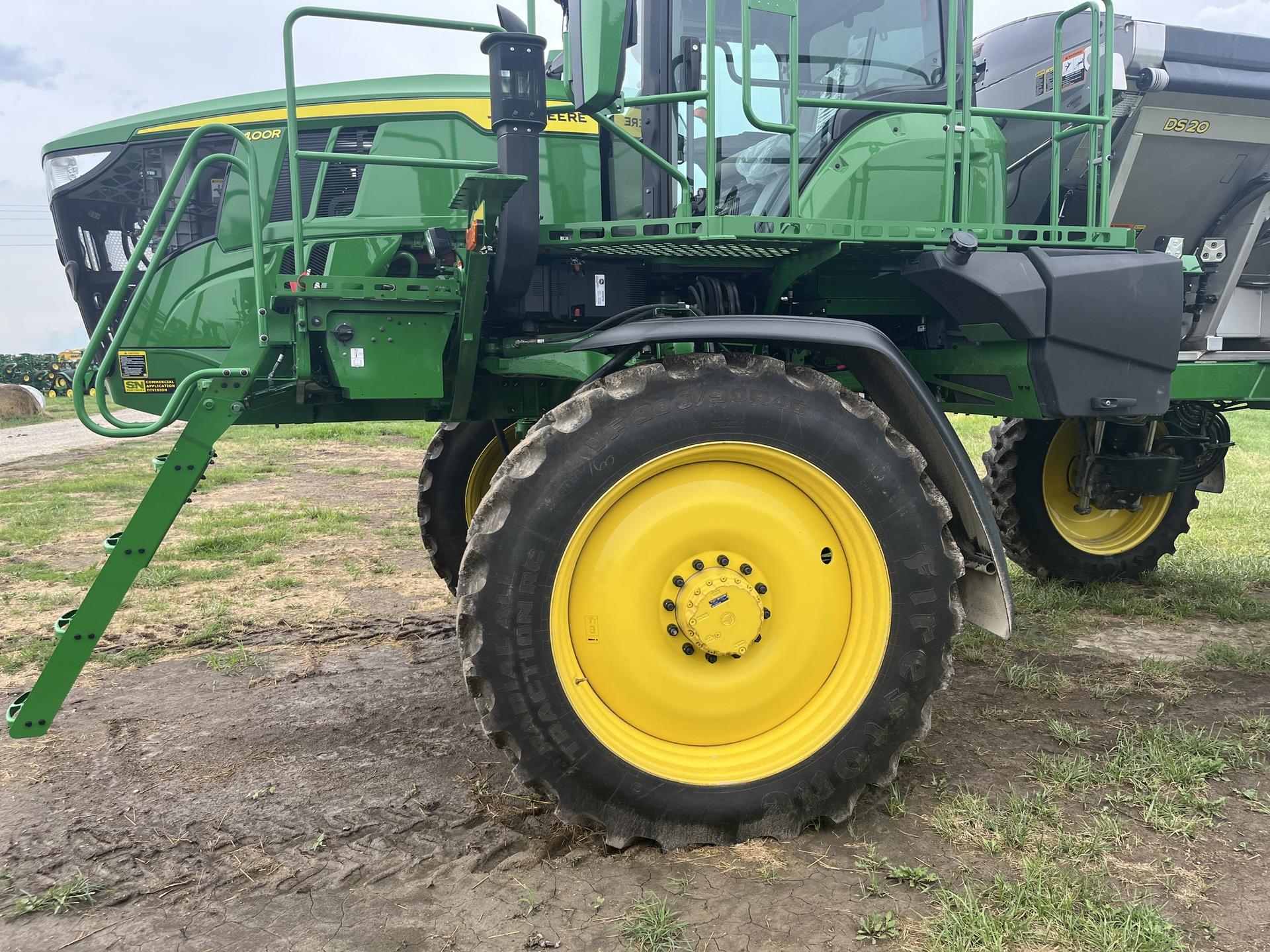 2024 John Deere 400R Image