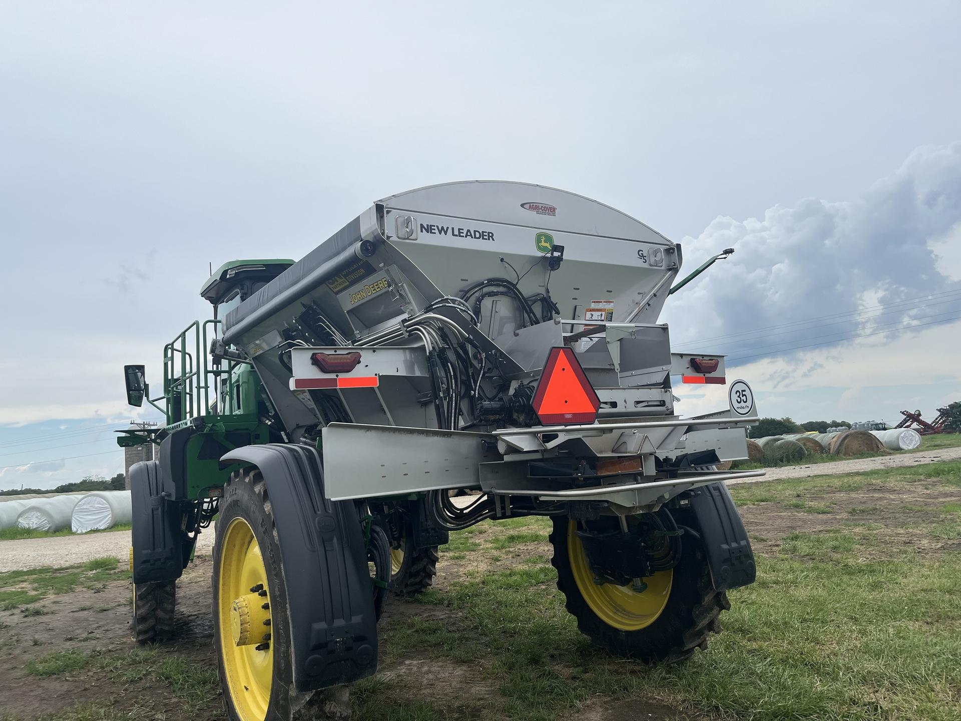 2024 John Deere 400R Image