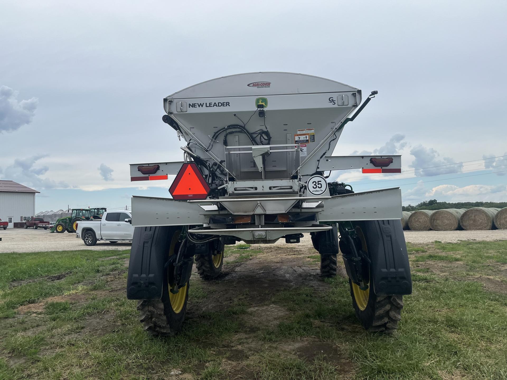 2024 John Deere 400R Image