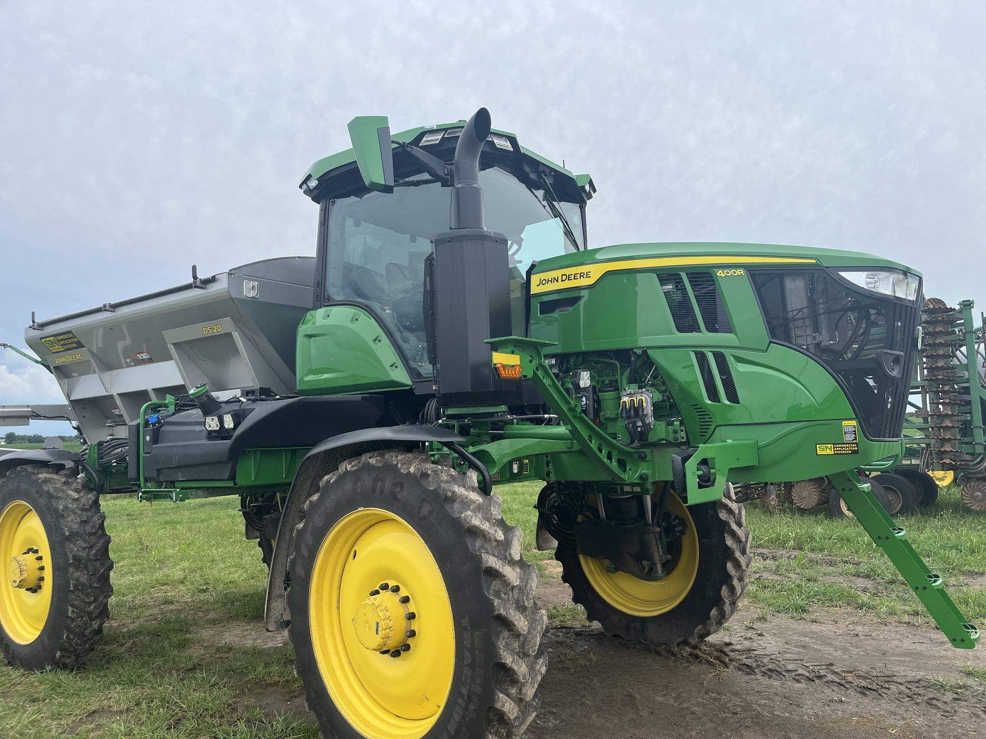 2024 John Deere 400R Image