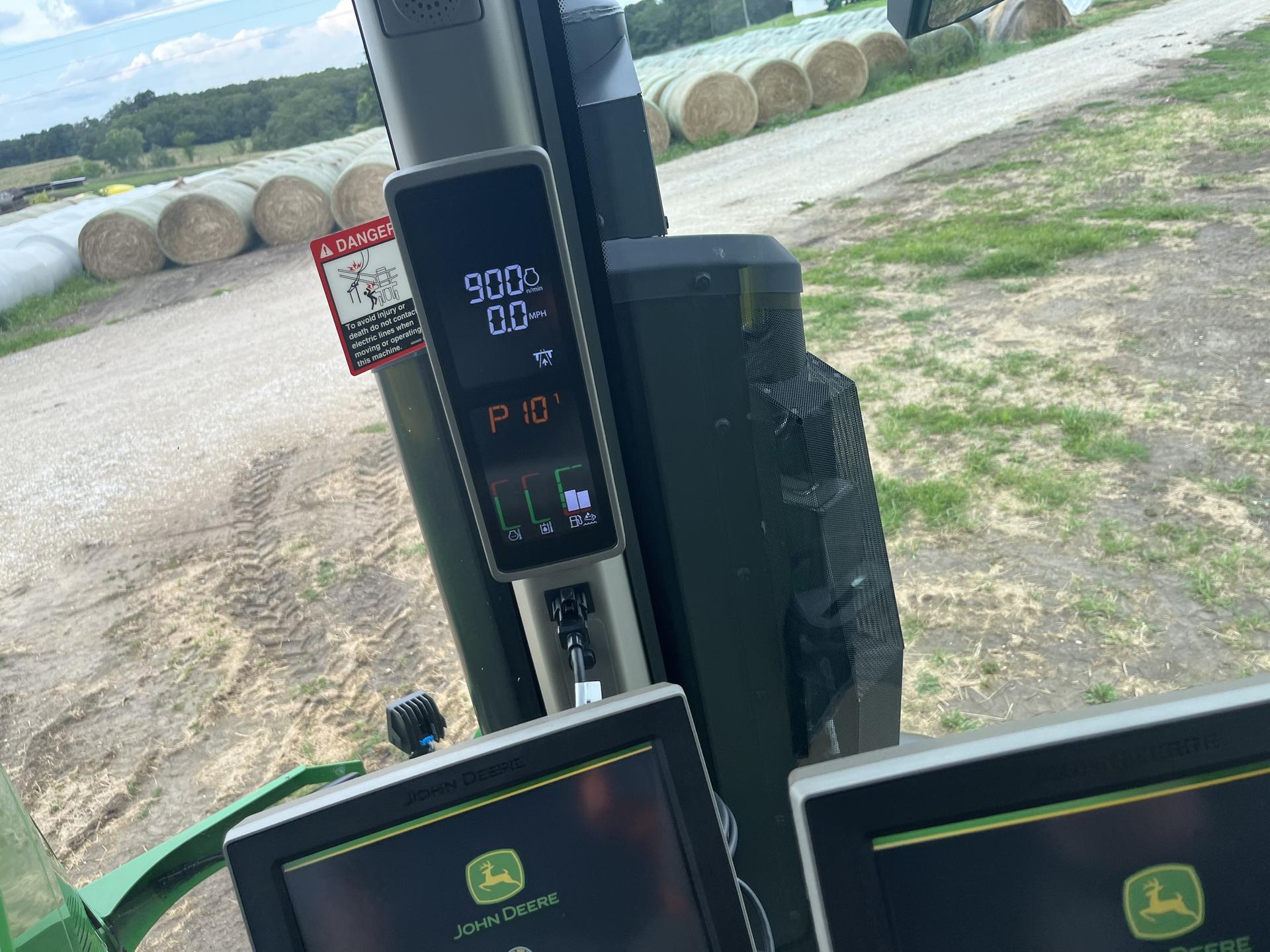 2024 John Deere 400R Image