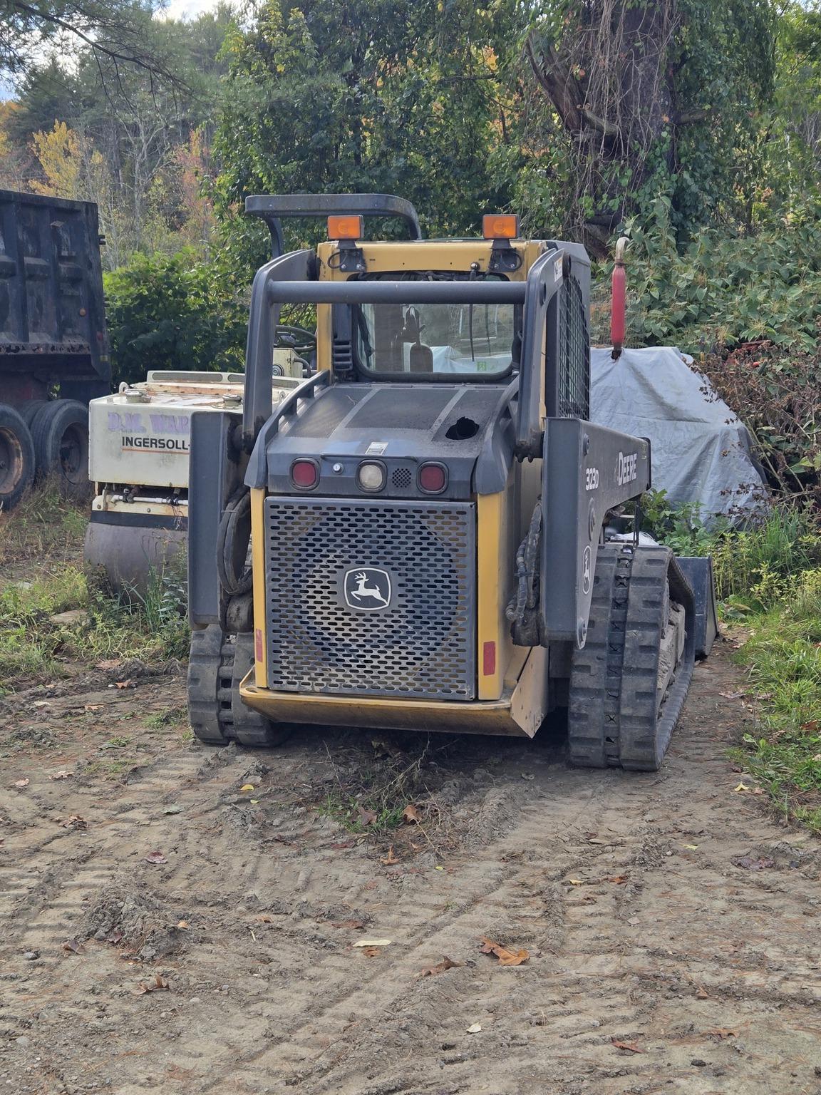 2013 John Deere 323D Image