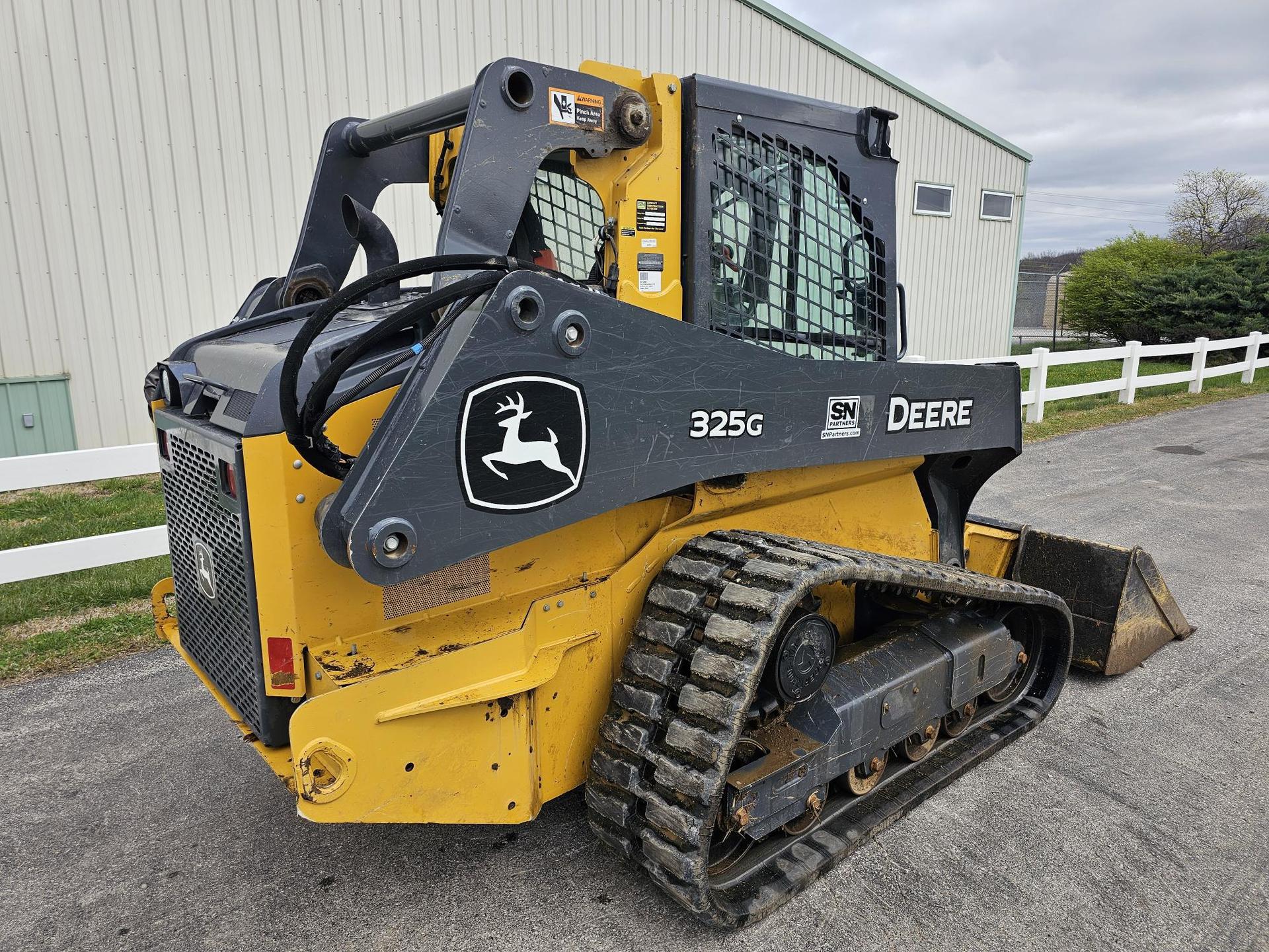 2022 John Deere 325G Image