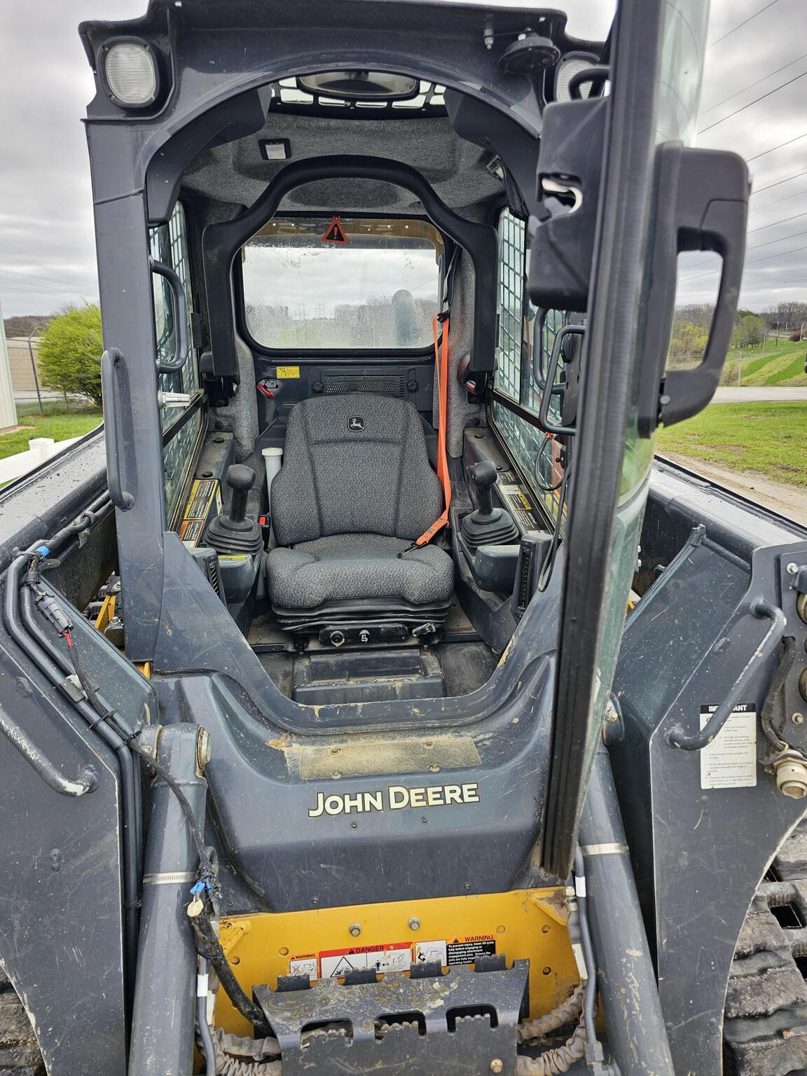 2022 John Deere 325G Image