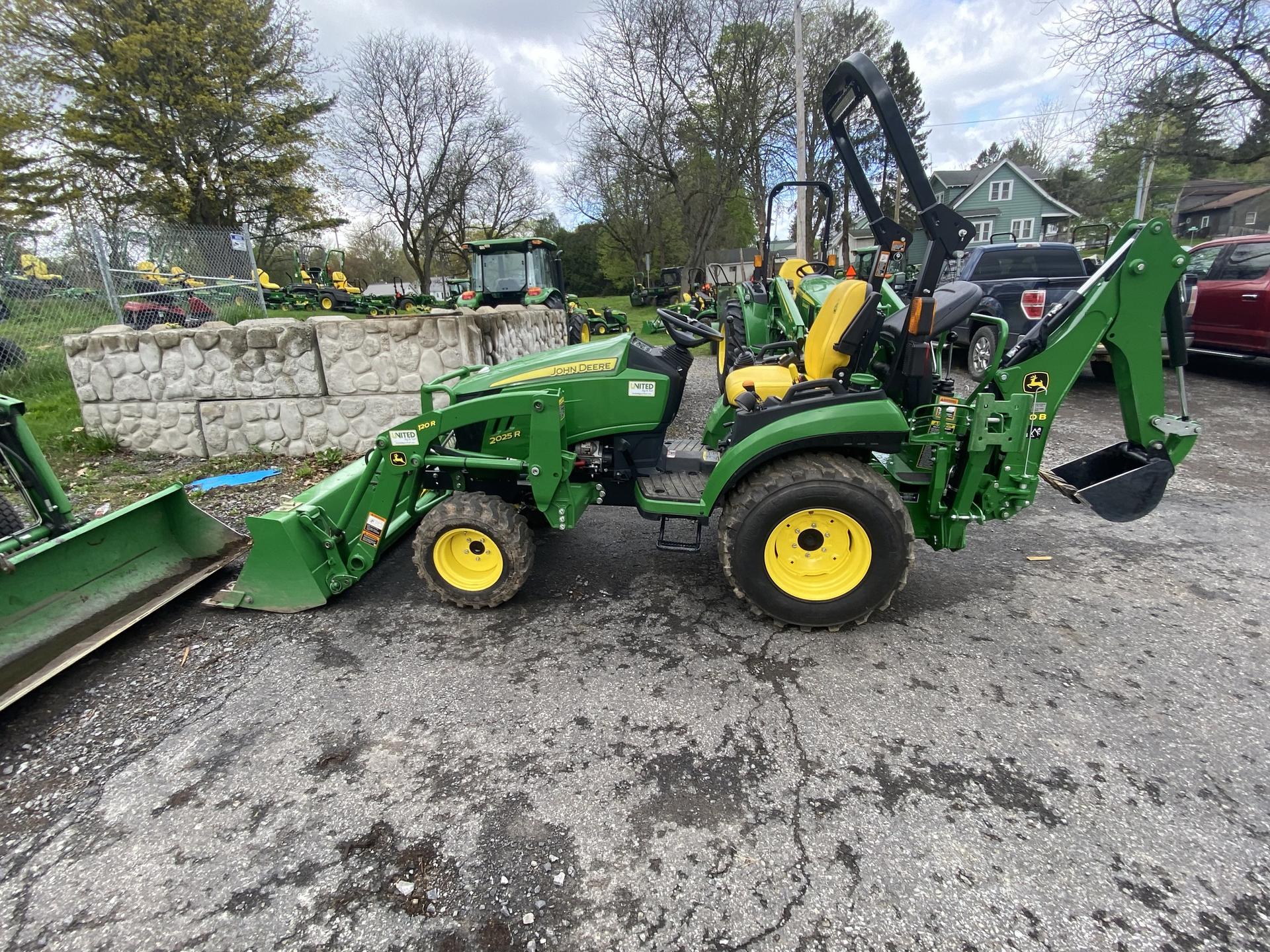 2021 John Deere 2025R Image