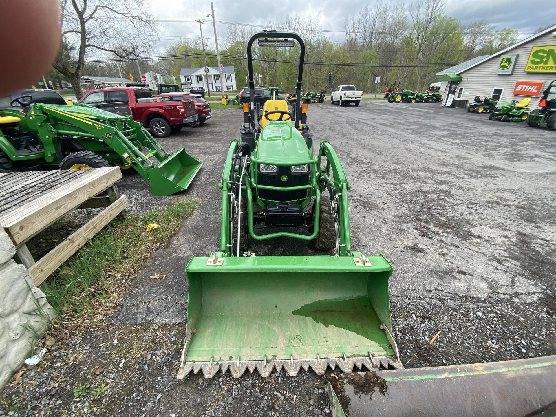 2021 John Deere 2025R Image