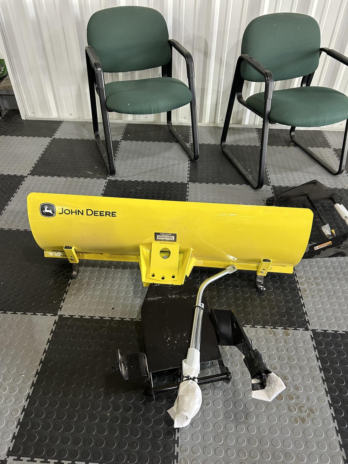 2022 John Deere 44″ FRONT BLADE Image