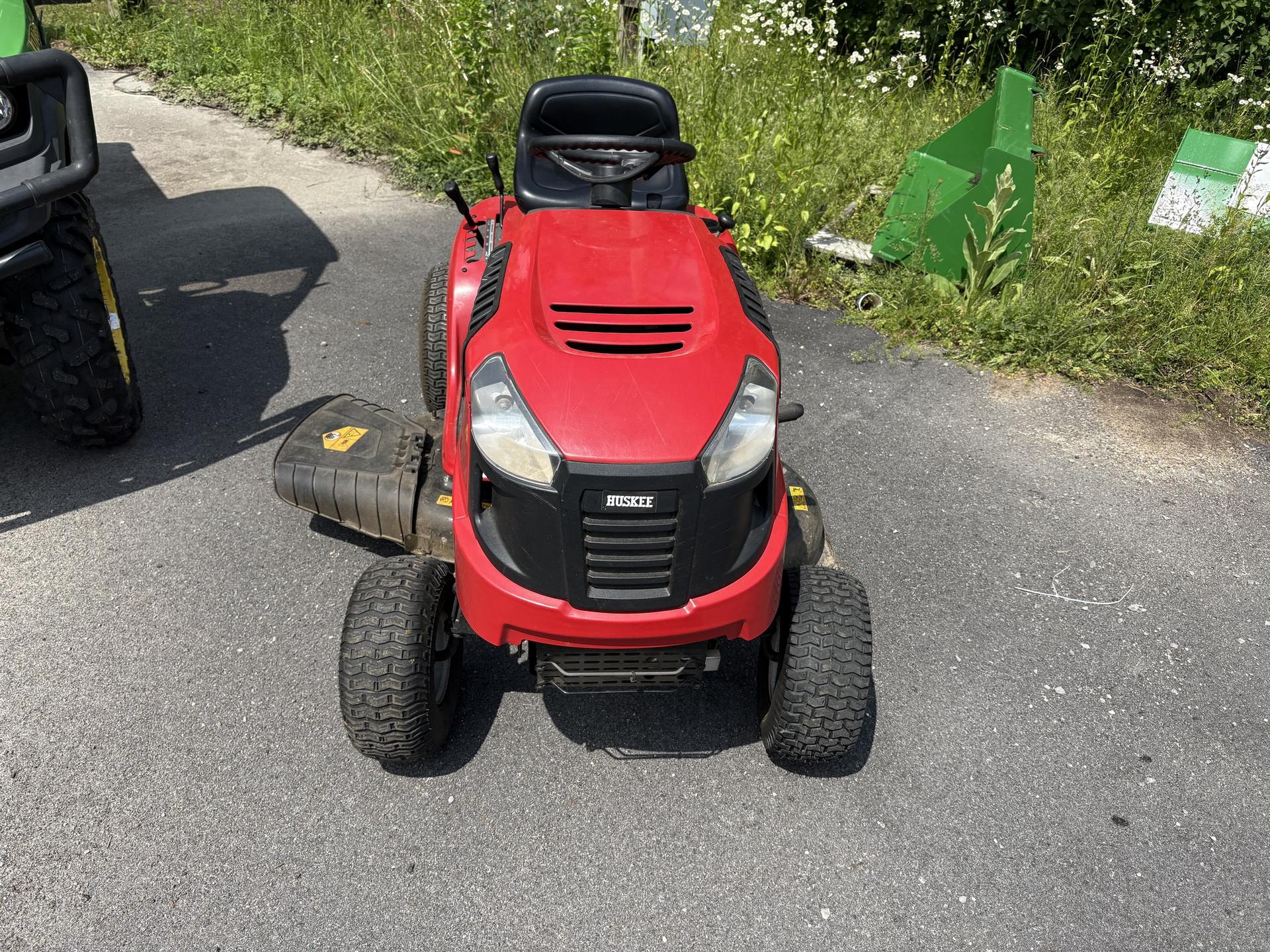 2019 Huskie LT4200 Image