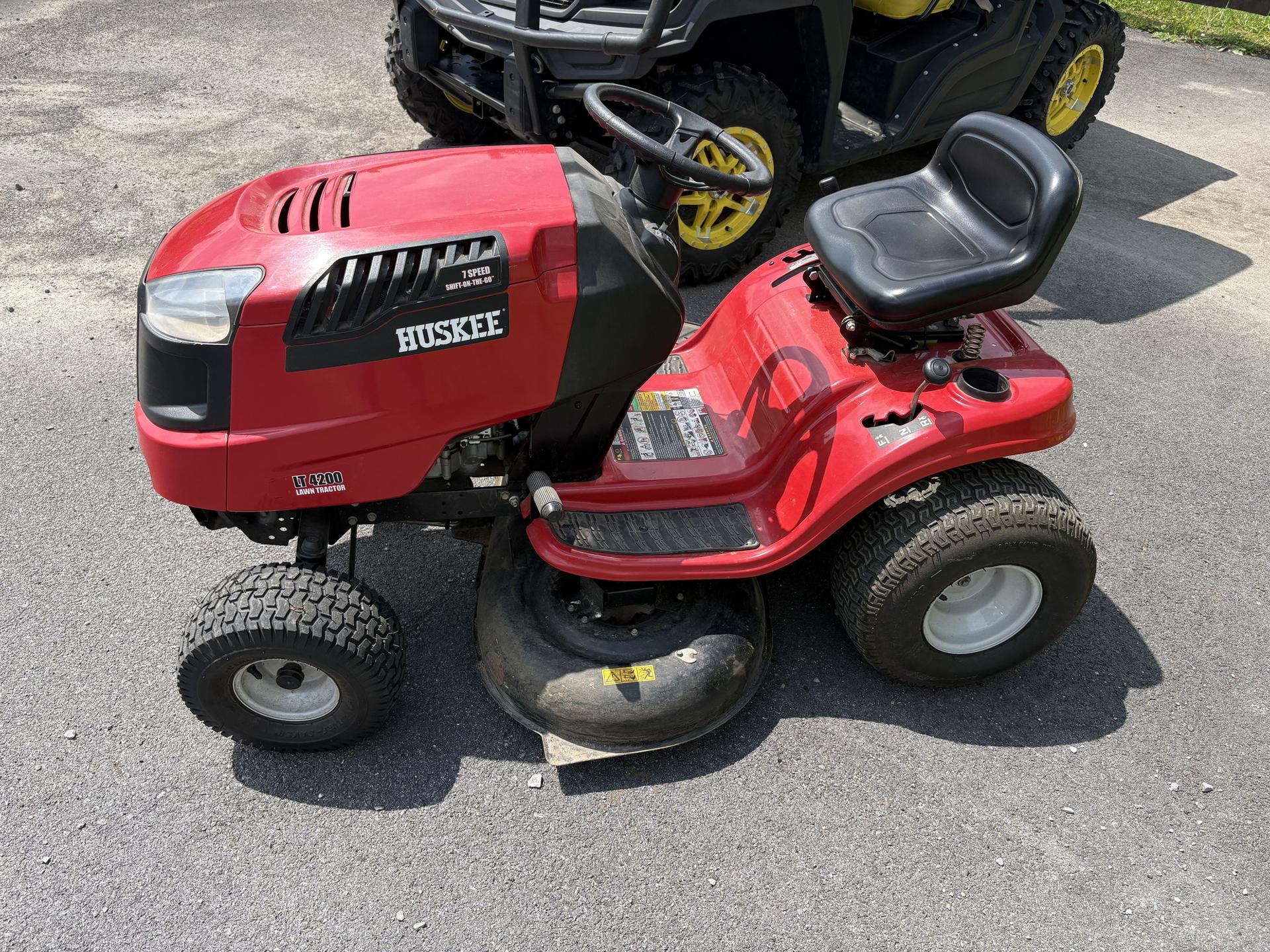 2019 Huskie LT4200 Image