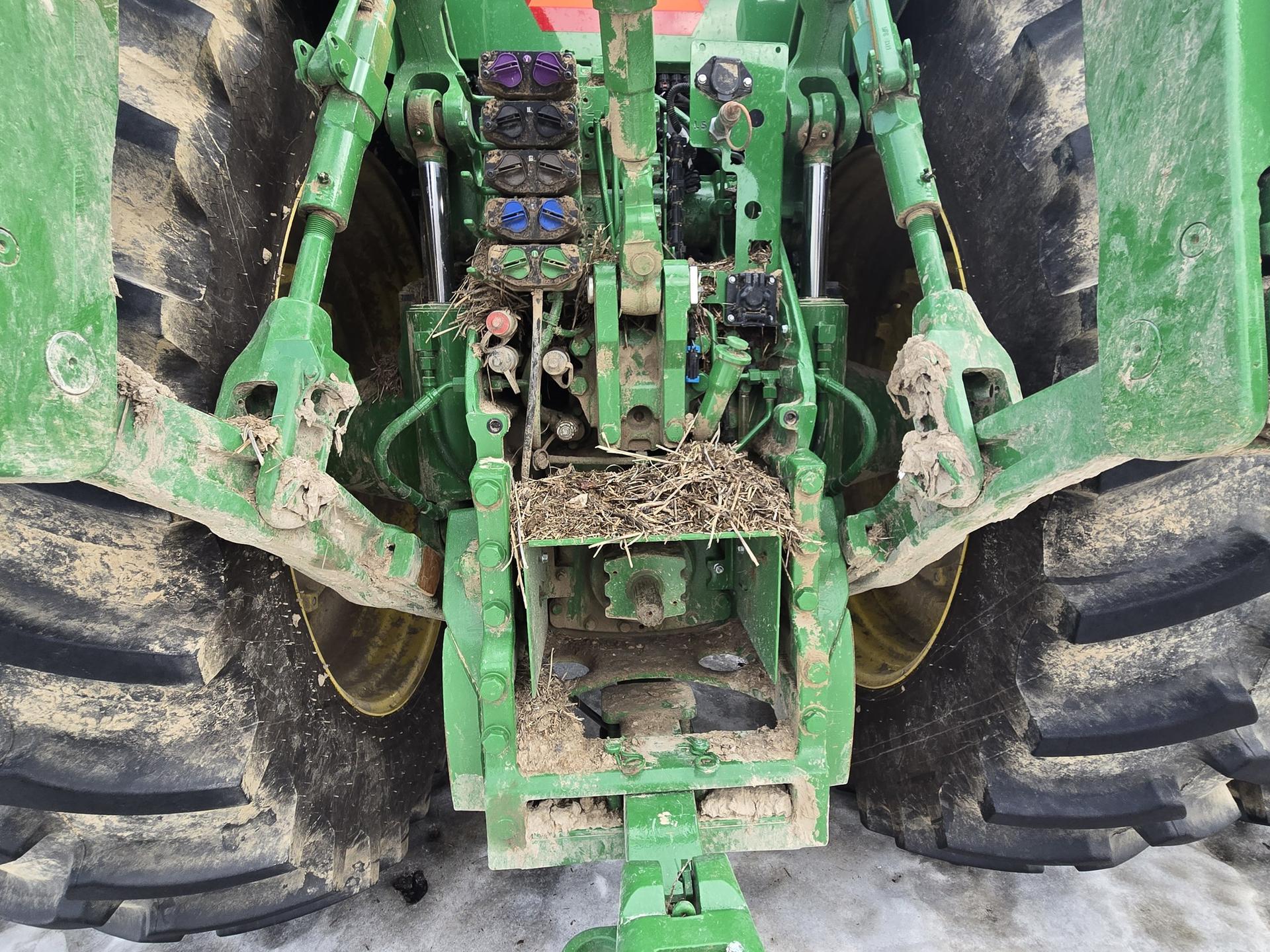 2023 John Deere 8R 340 Image