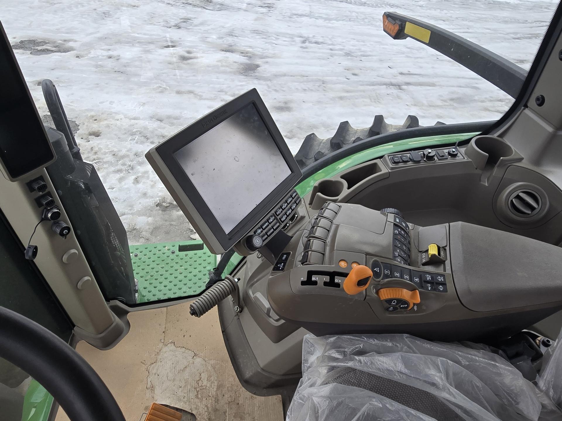 2023 John Deere 8R 340 Image