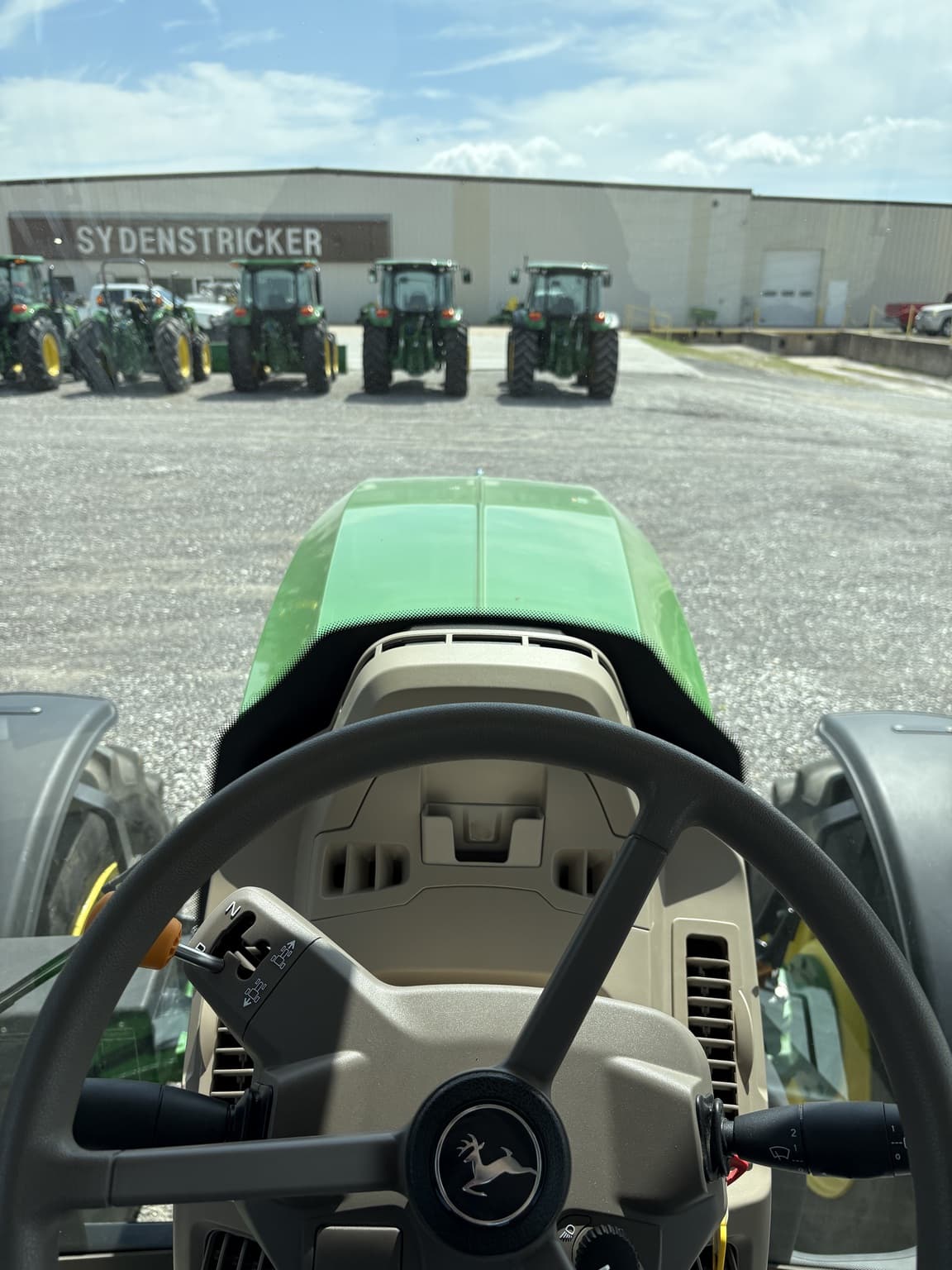 2023 John Deere 6R 195 Image