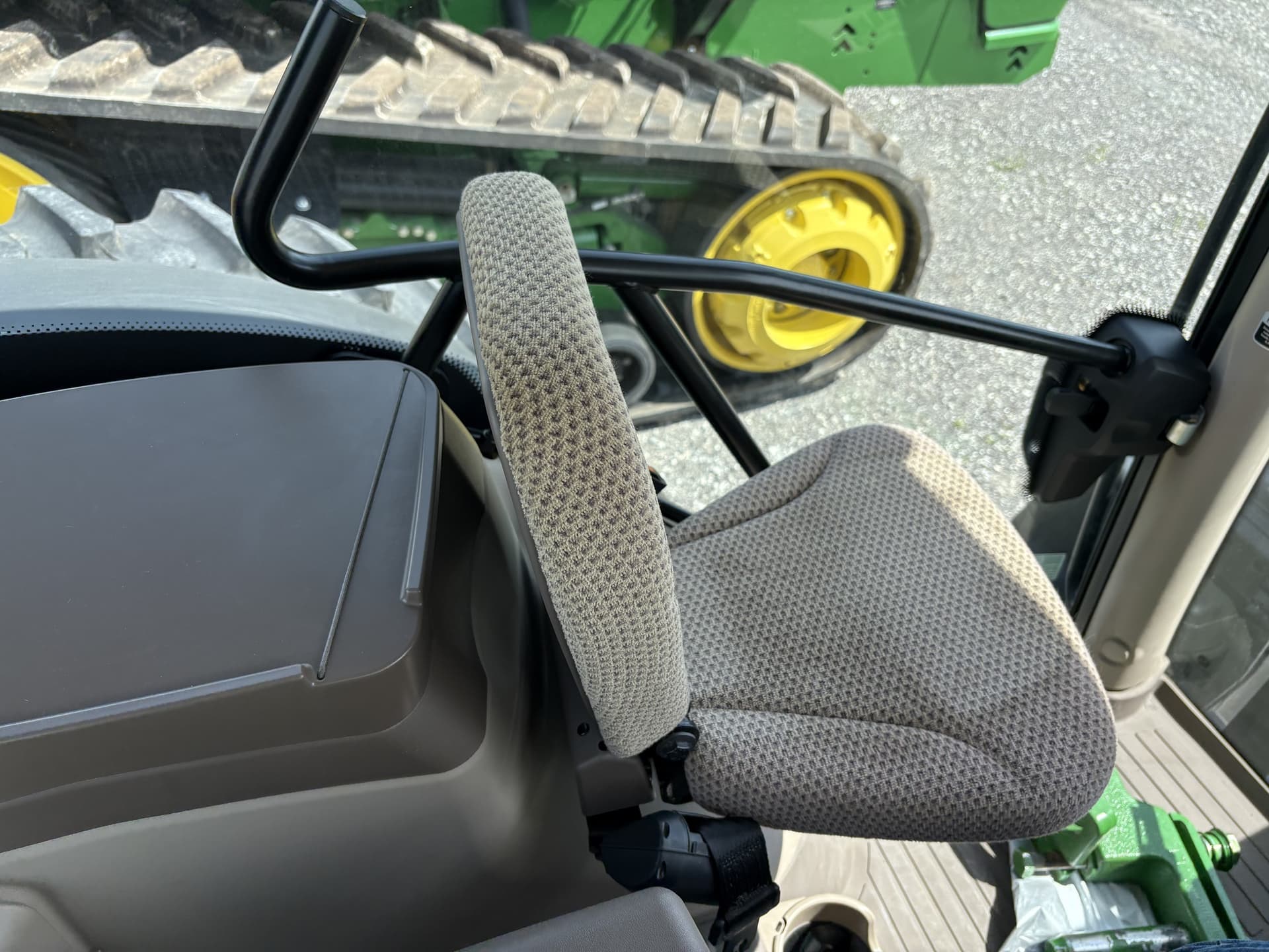 2023 John Deere 6R 195 Image