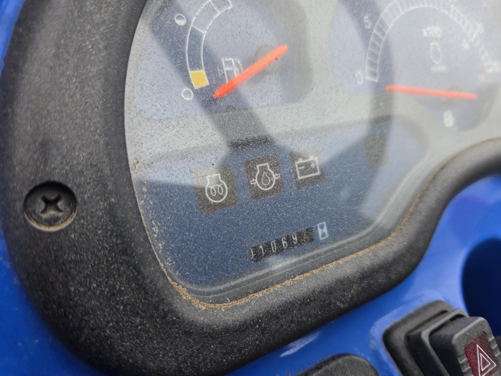 2004 New Holland TC33DA Image